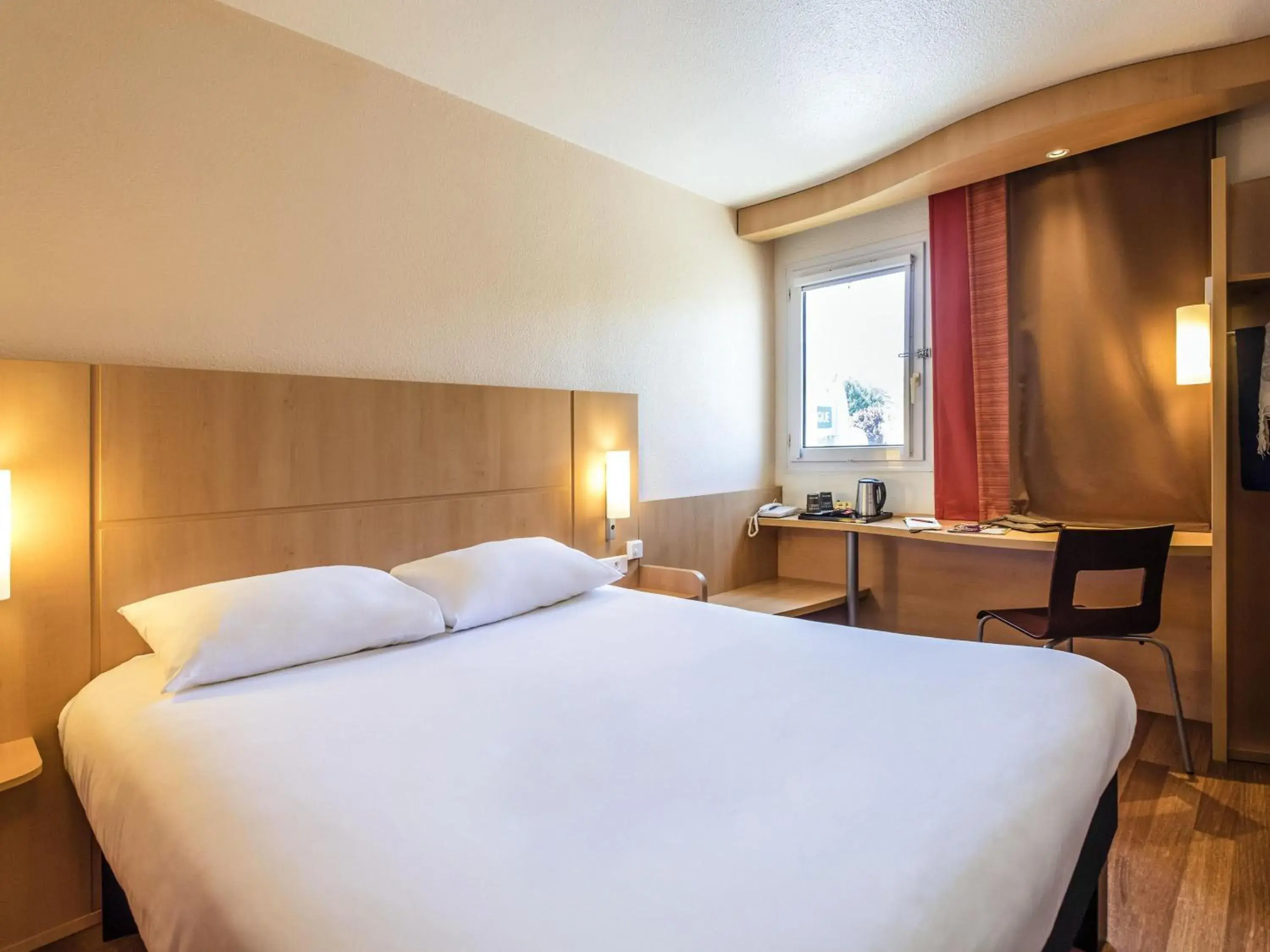 Bedroom, Bed in Ibis Château-Thierry Bedroom, Bed in Ibis Château-Thierry