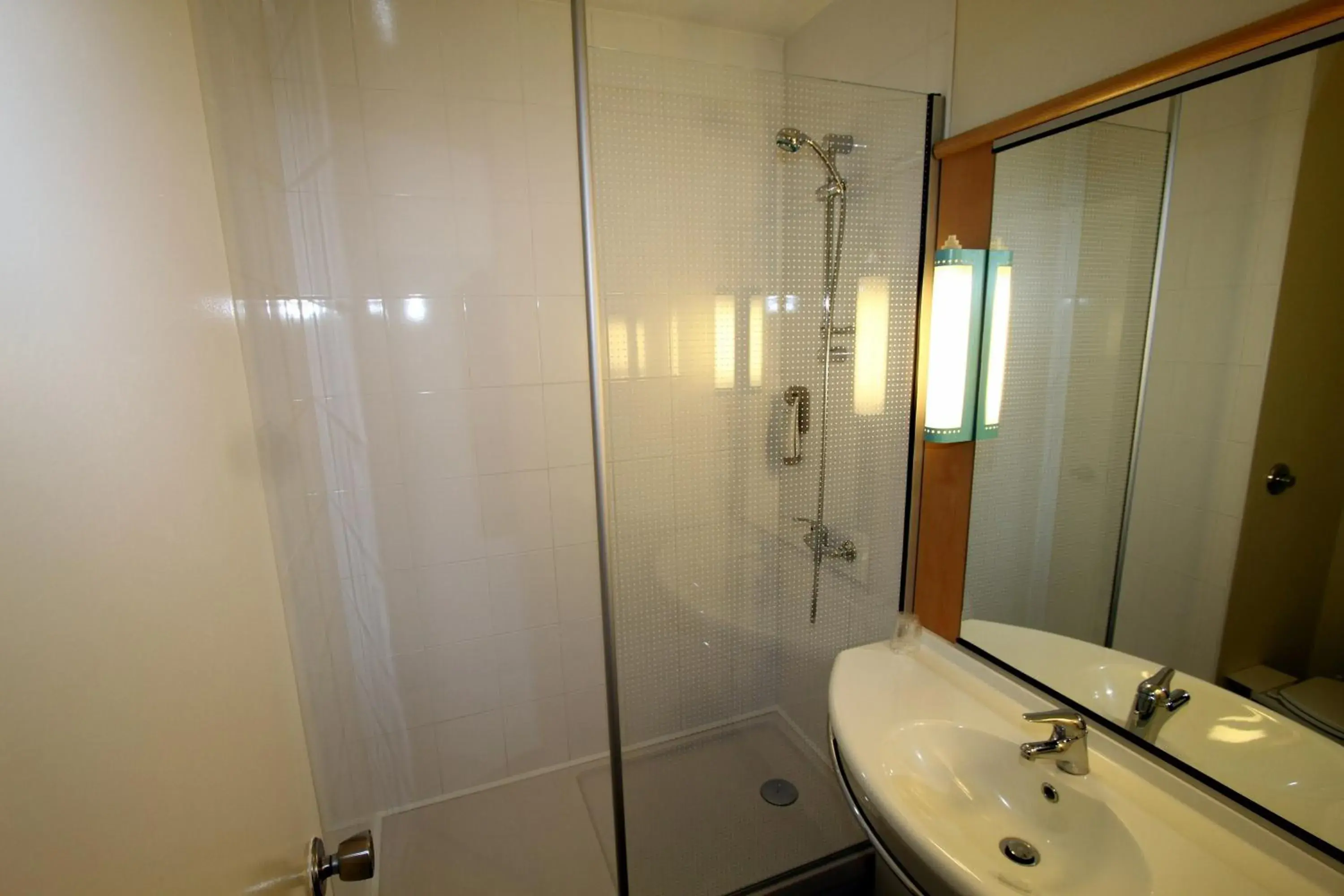 Bathroom in Ibis Château-Thierry Bathroom in Ibis Château-Thierry