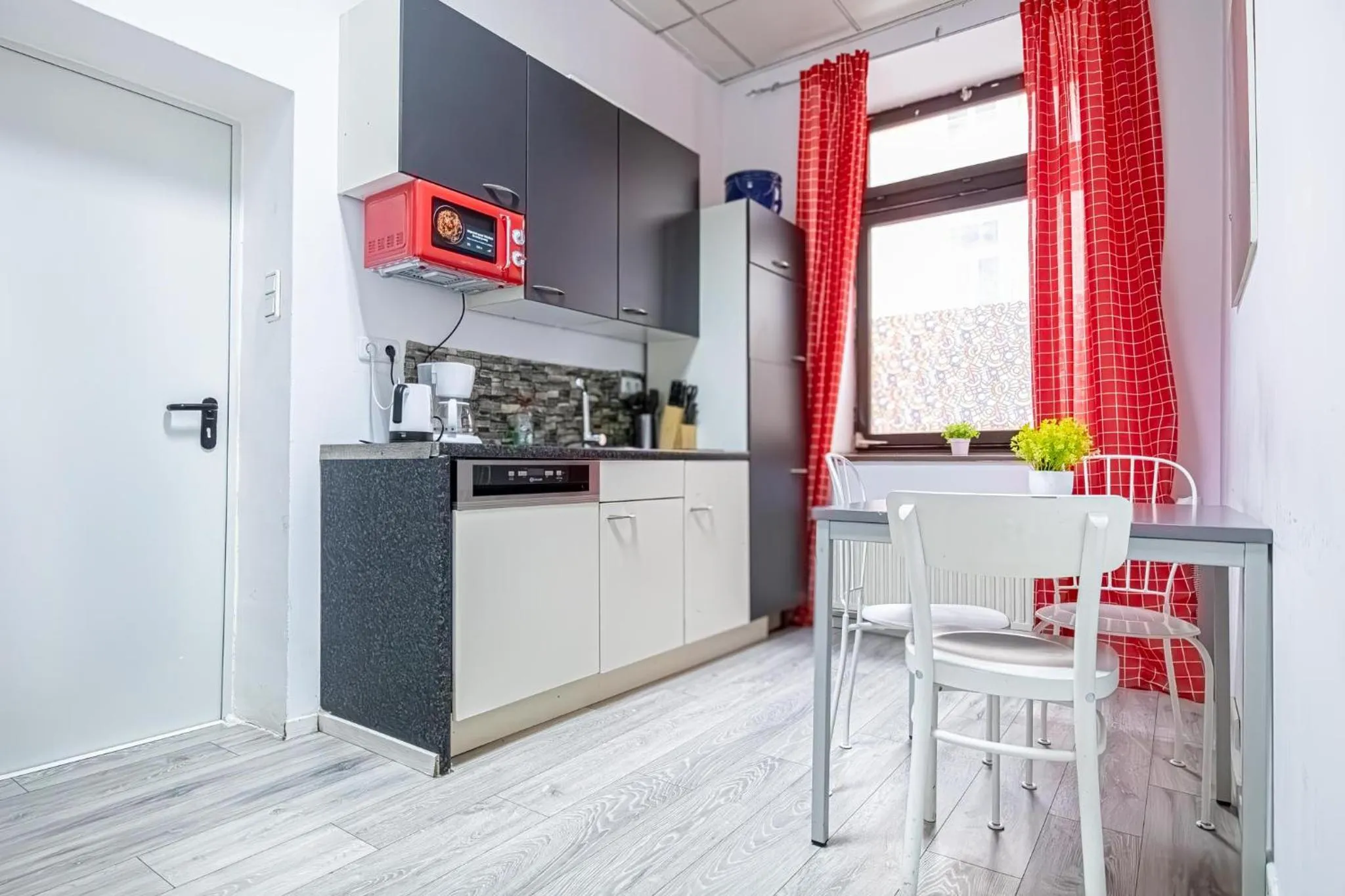 Coffee/tea facilities in Modern Apartment suitable for Longstays