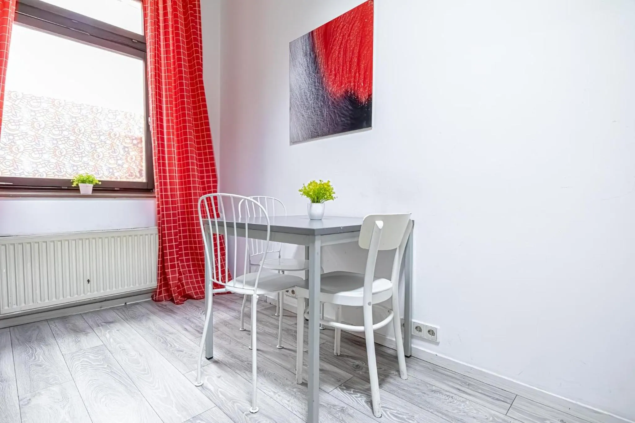 Dining area in Modern Apartment suitable for Longstays