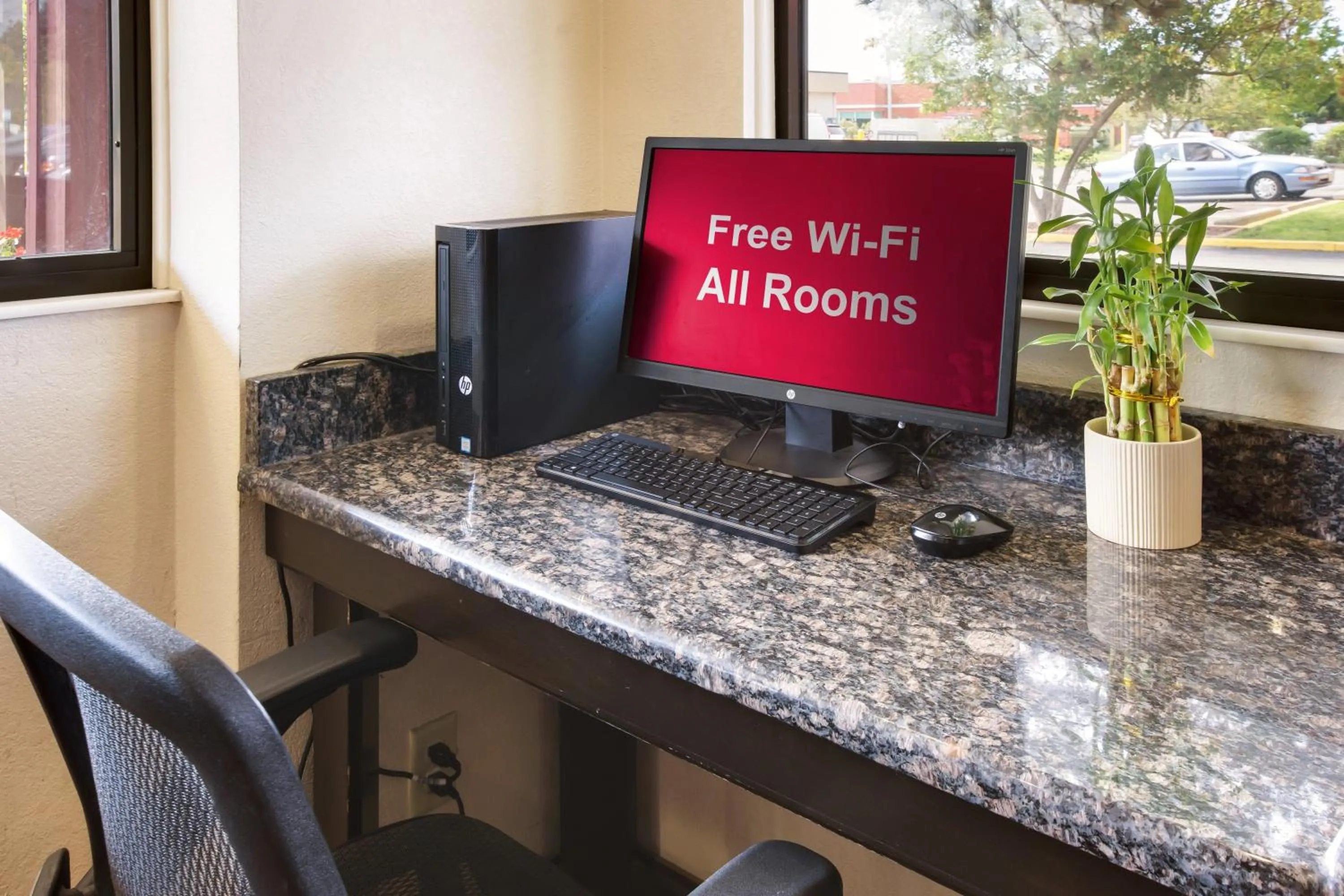 Business facilities in Red Roof Inn Grand Rapids Airport