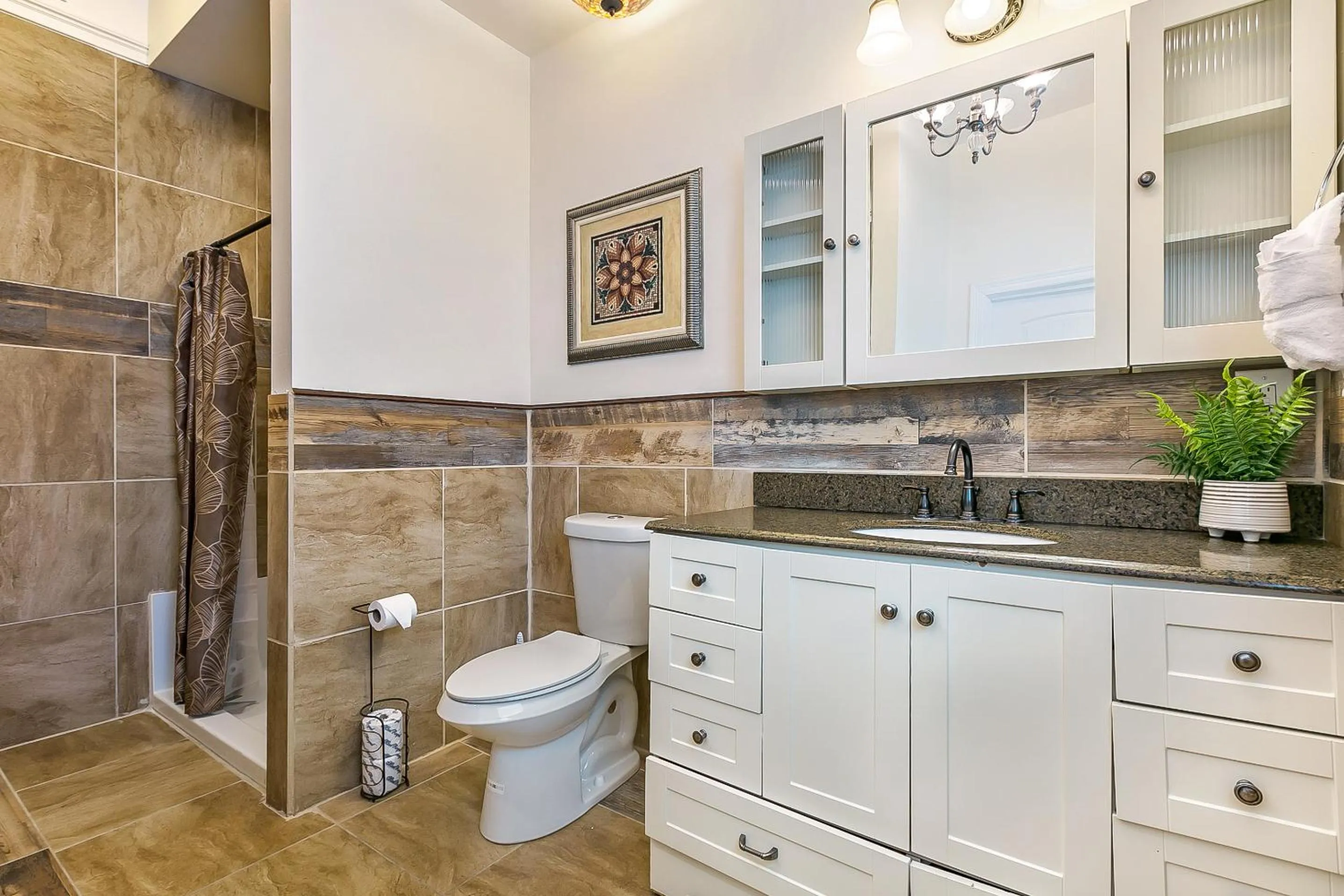 Bathroom in Modern 4BR City Condo 5min drive to FQ