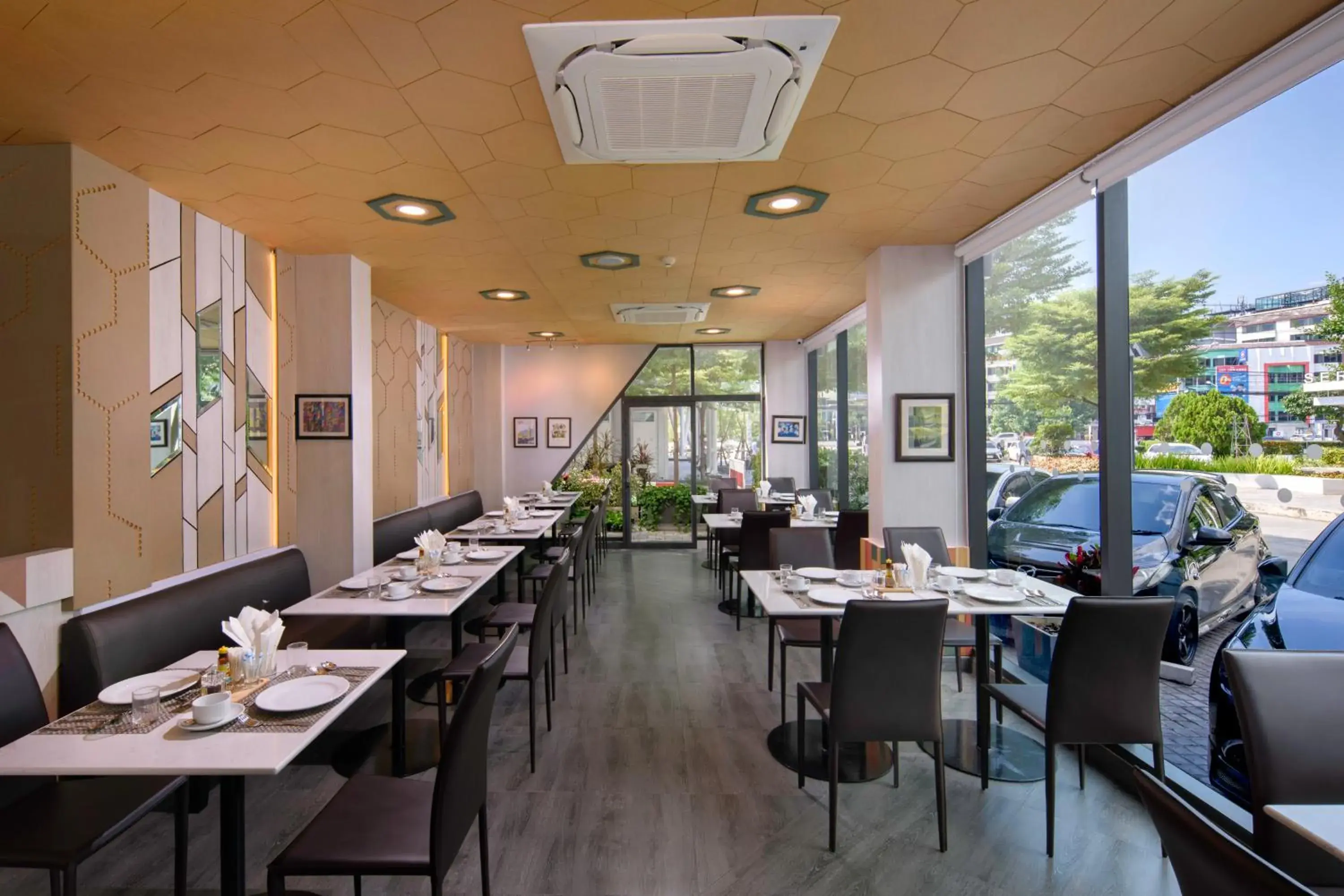 Restaurant/places to eat in Prime Square Hotel Restaurant/places to eat in Prime Square Hotel