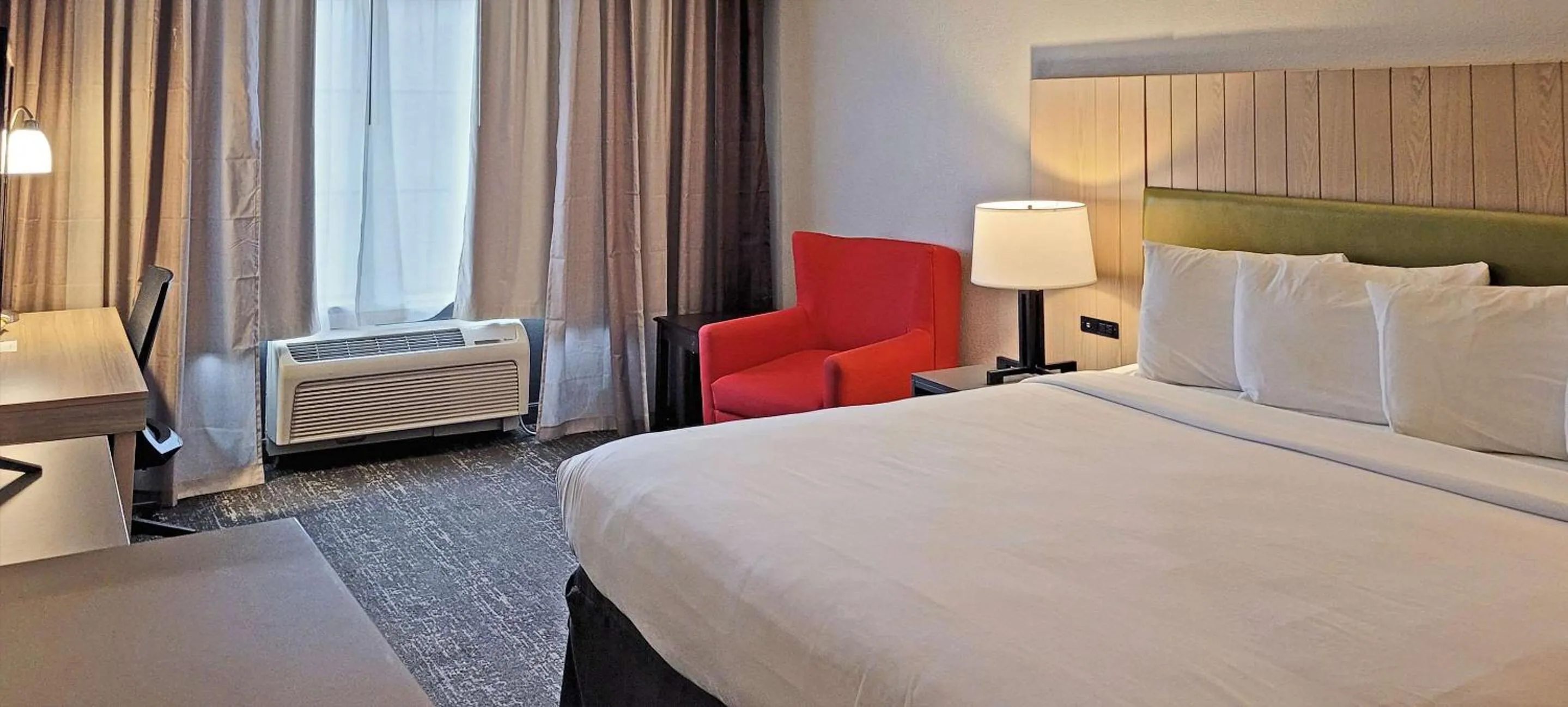 Bedroom, Bed in Country Inn & Suites by Radisson, Canton, GA