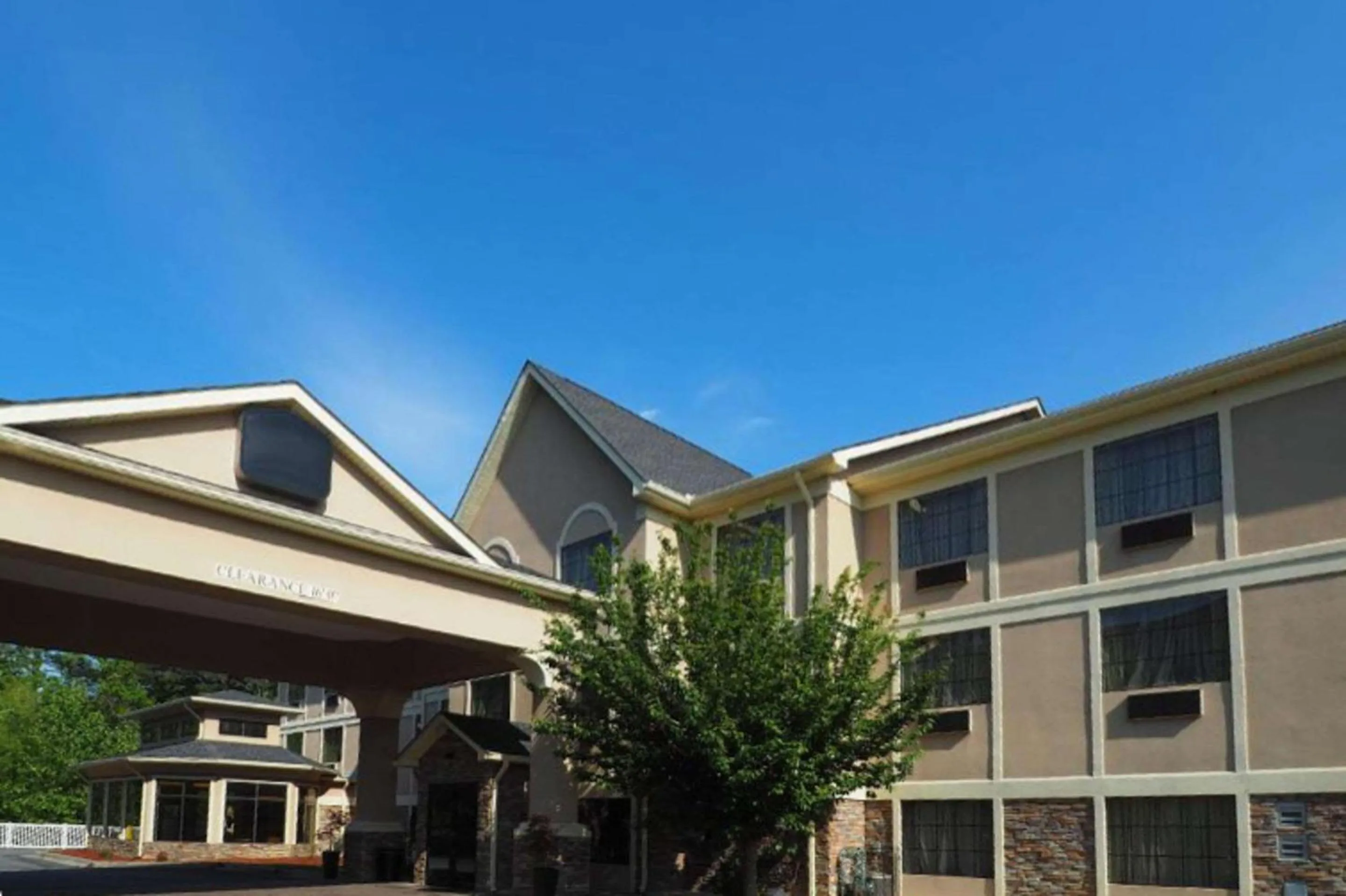 Property building in Country Inn & Suites by Radisson, Canton, GA