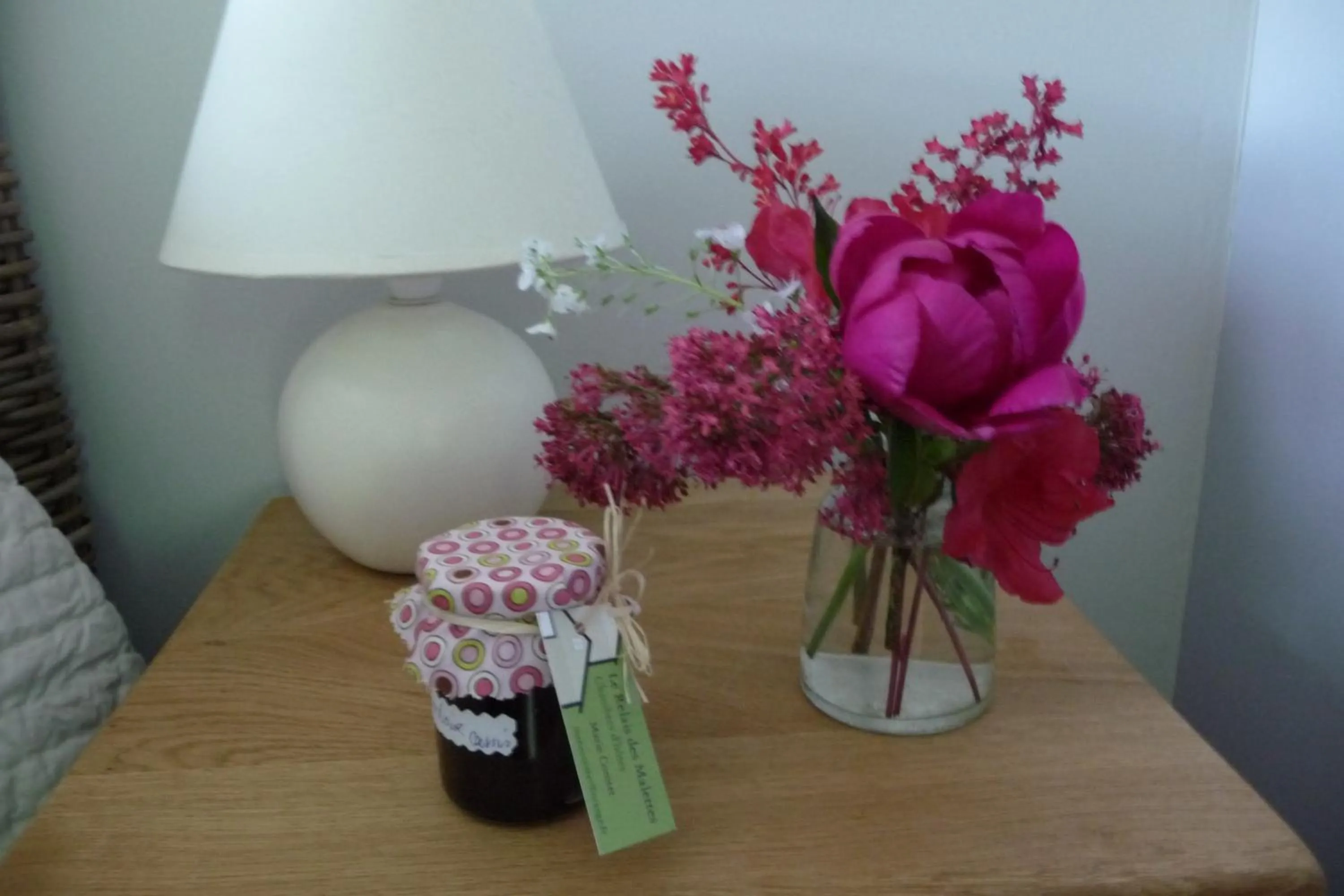 Decorative detail in Le Relais des Malettes Chambres d'hôtes B&B