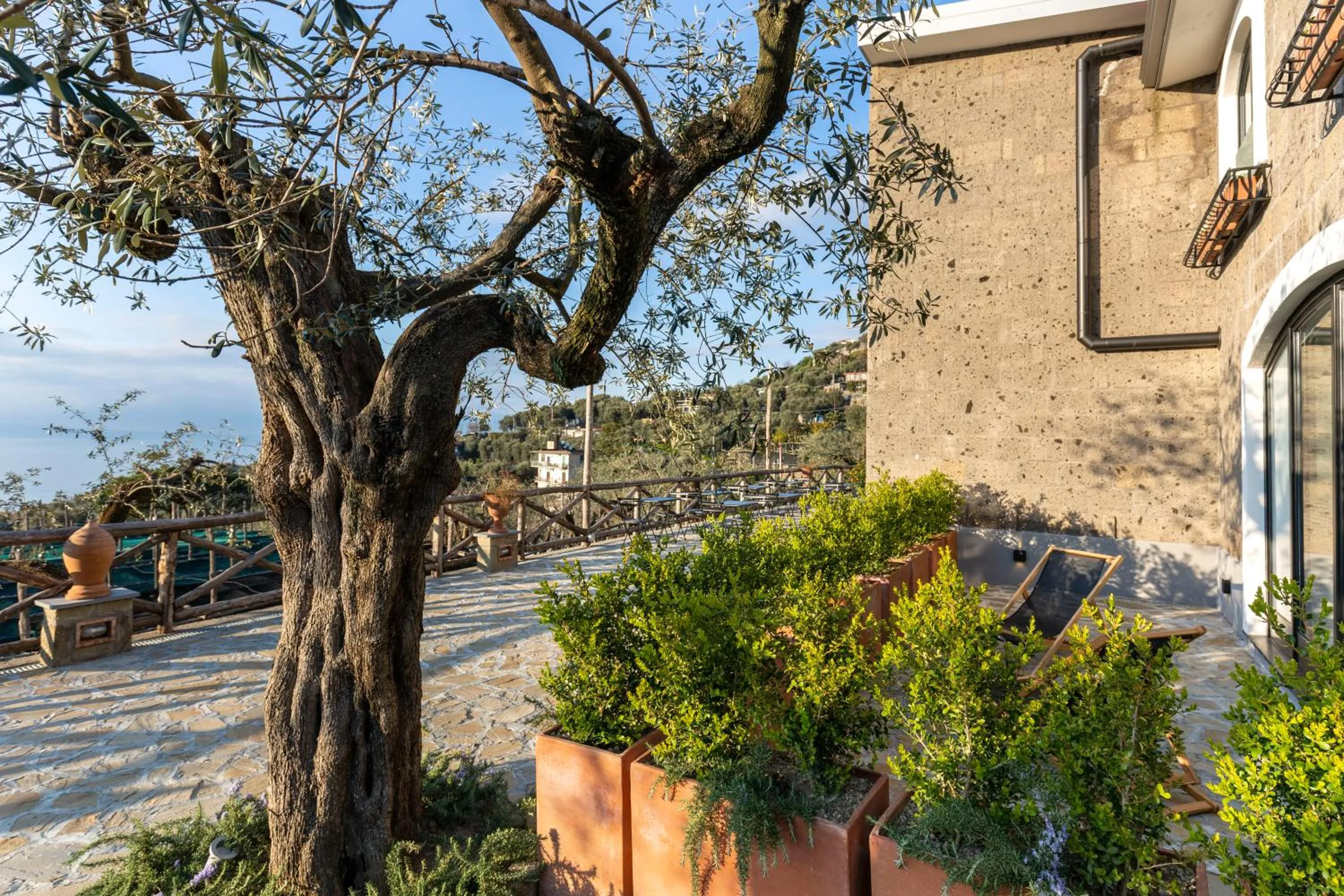 Property building in Maison Bon Bon