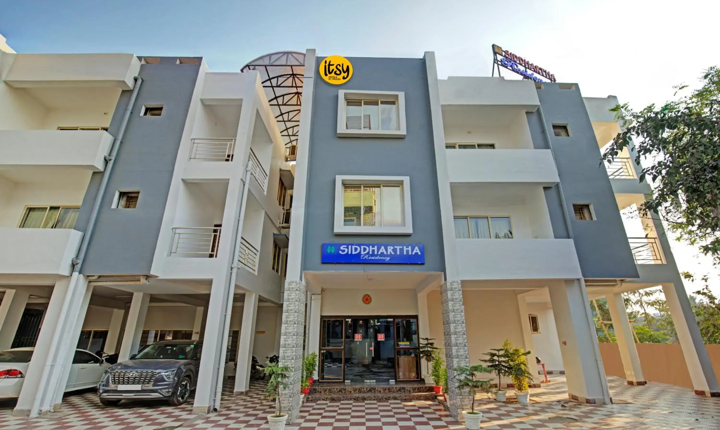 Property building in Itsy Hotels Sidhartha Residency Property building in Itsy Hotels Sidhartha Residency