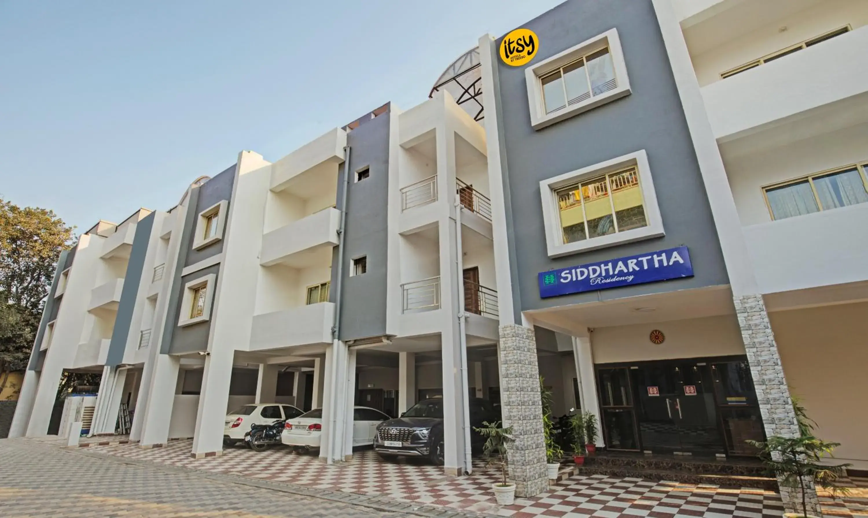 Property building in Itsy Hotels Sidhartha Residency Property building in Itsy Hotels Sidhartha Residency