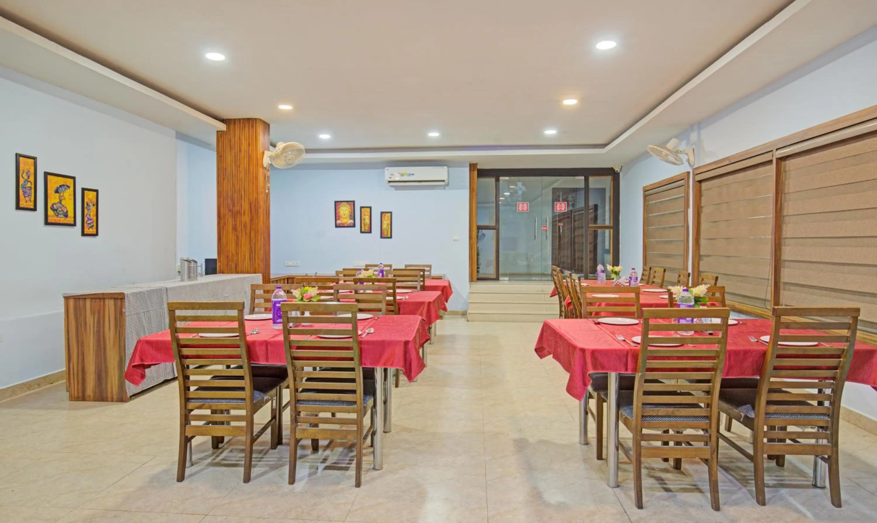 Restaurant/places to eat in Itsy Hotels Sidhartha Residency