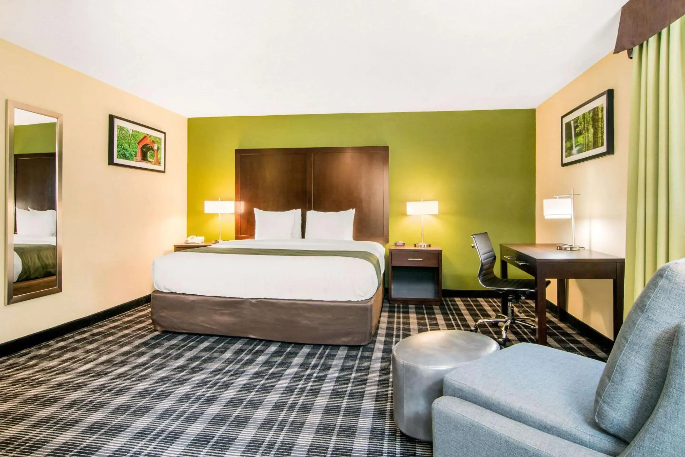 Photo of the whole room, Bed in Quality Inn & Suites Albany Corvallis Photo of the whole room, Bed in Quality Inn & Suites Albany Corvallis