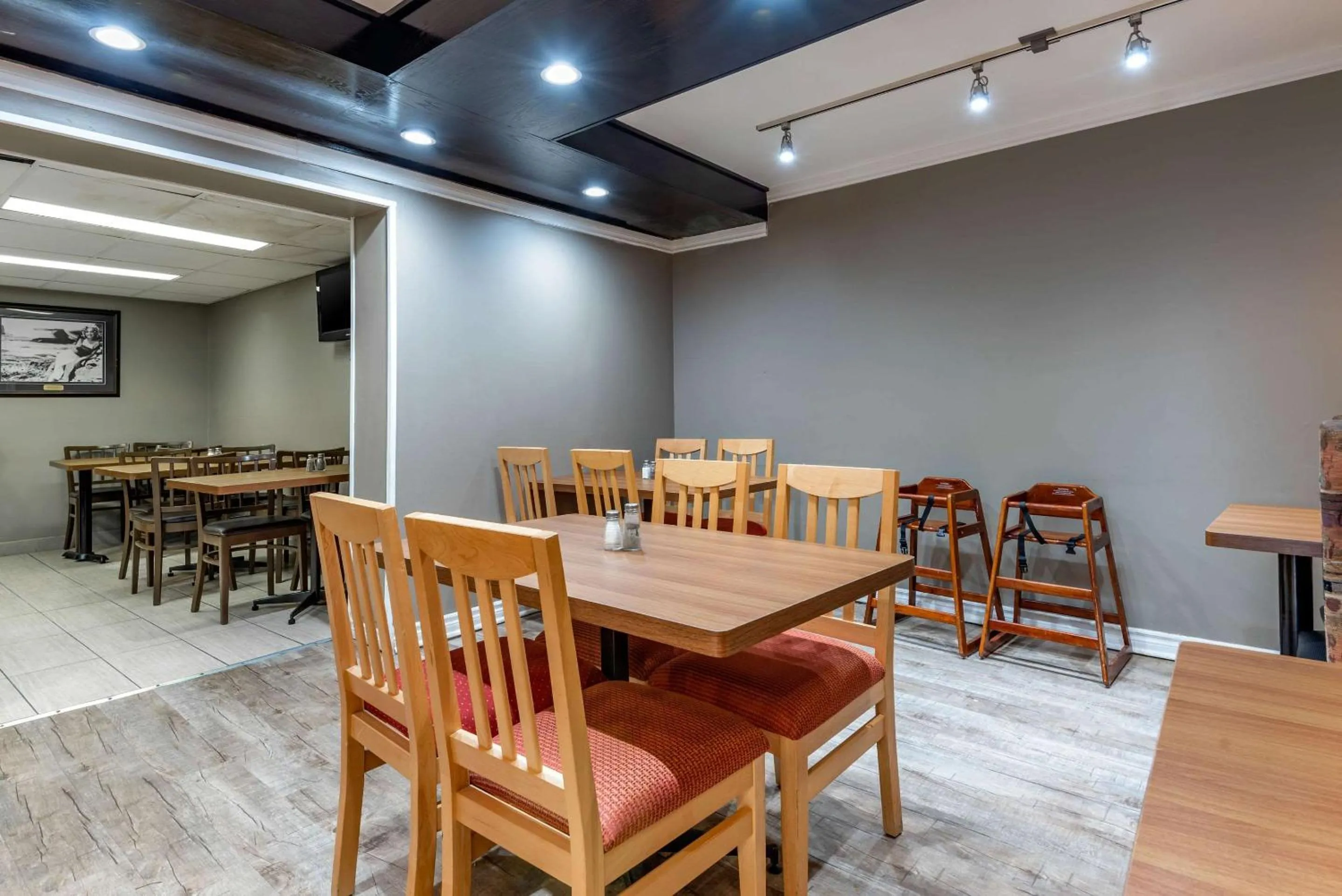 Restaurant/places to eat in Quality Inn & Suites