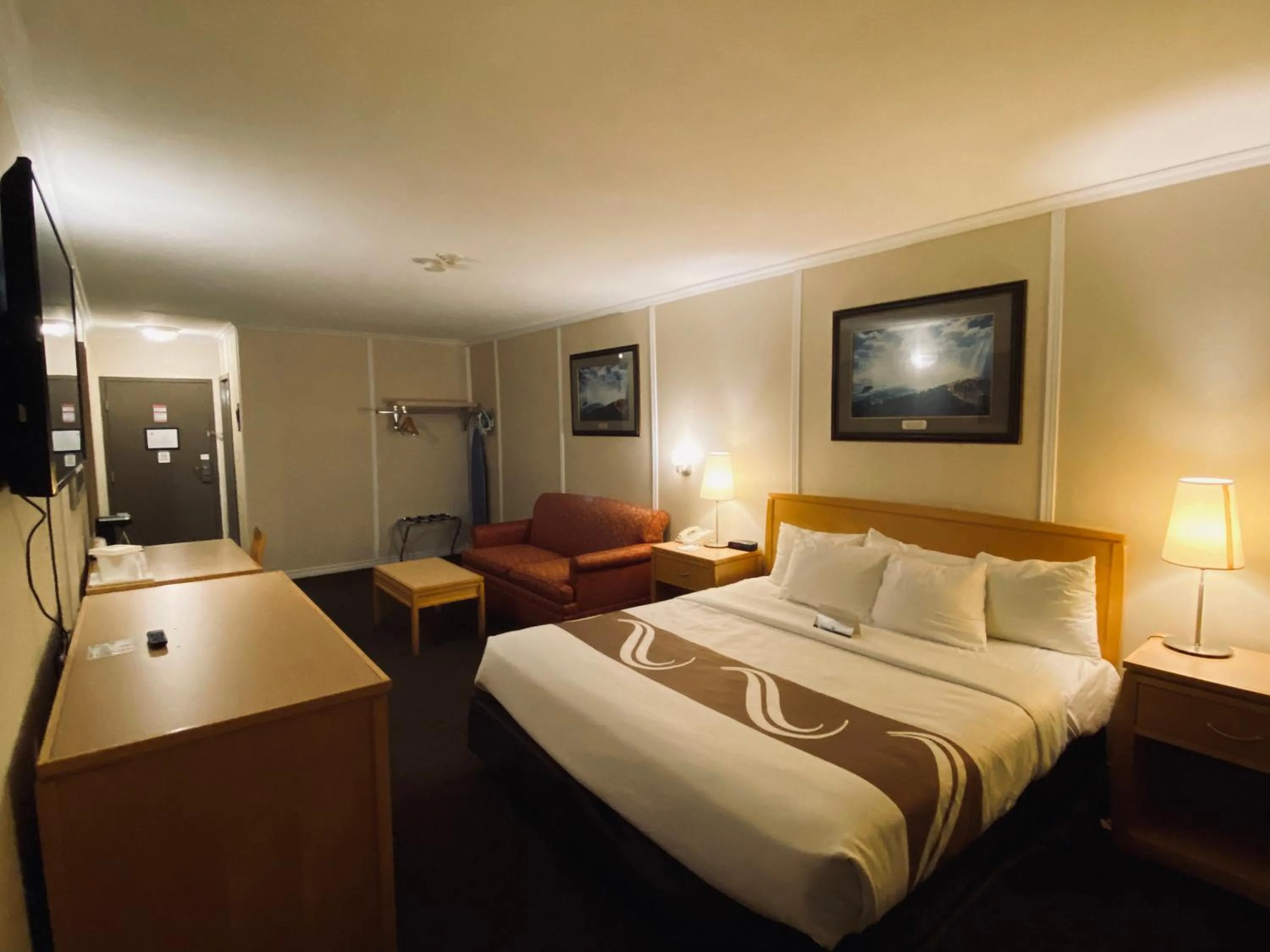 Photo of the whole room, Bed in Quality Inn & Suites