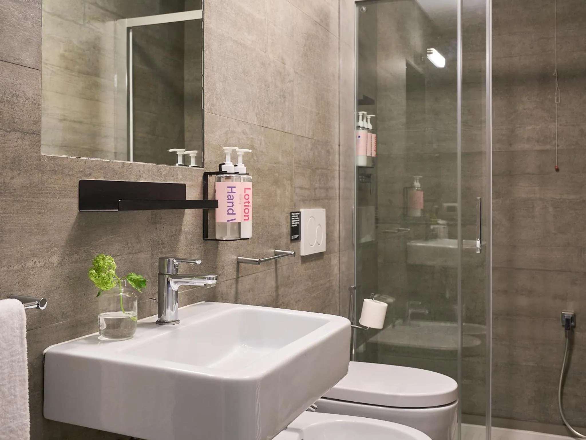 Shower in Numa Florence Rodo