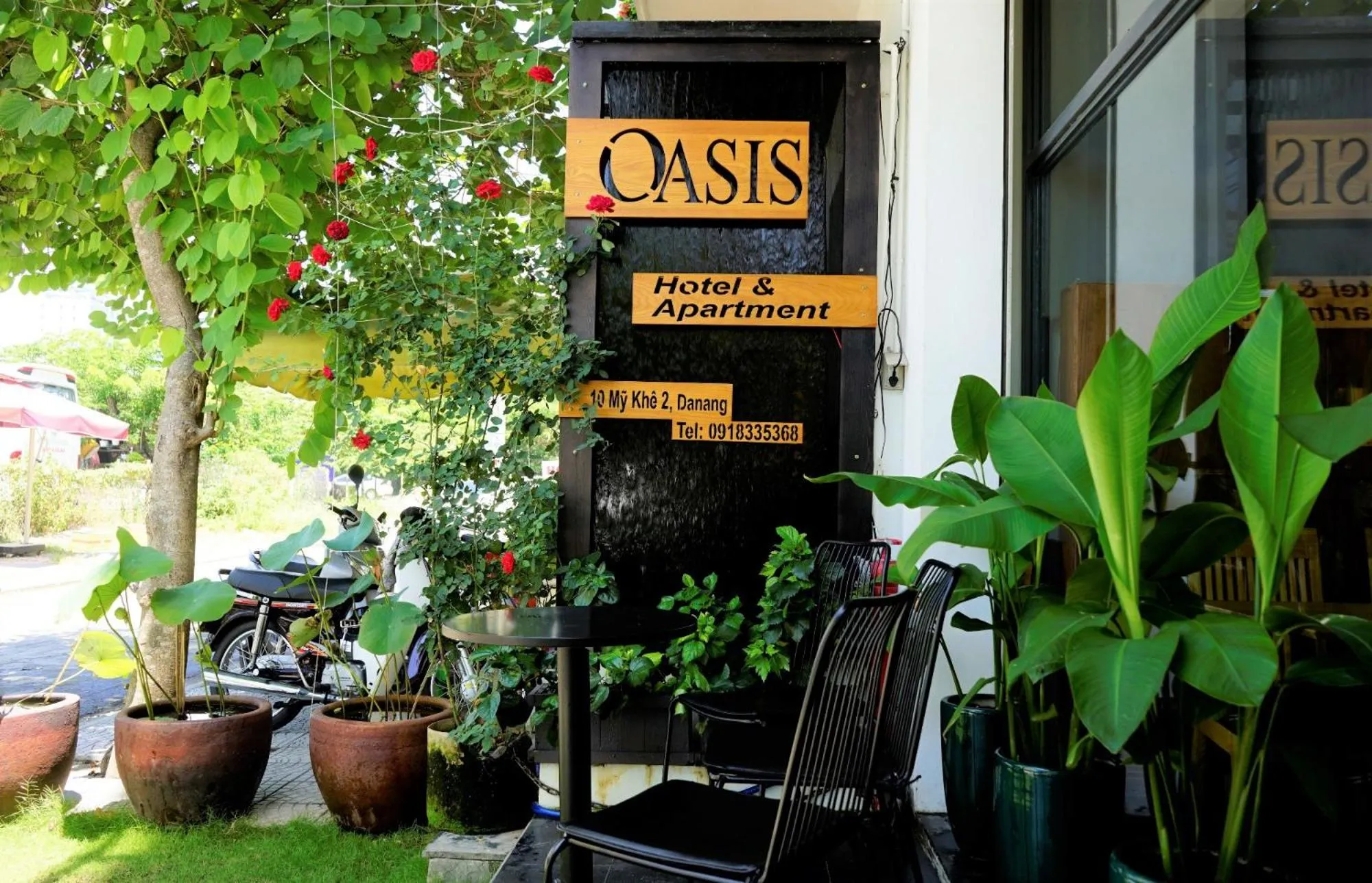 Facade/entrance in Oasis Hotel & Apartment