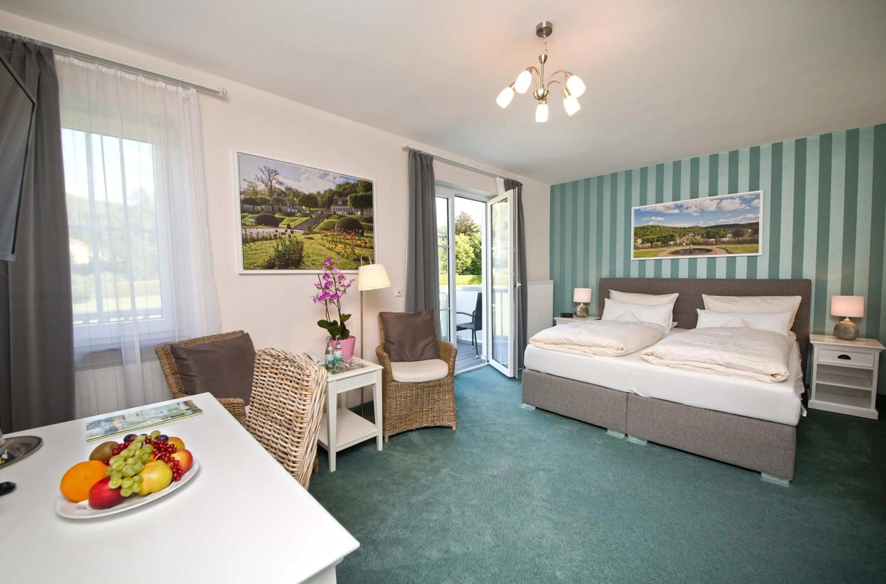 Property building, Bed in Hotel Jägerhof