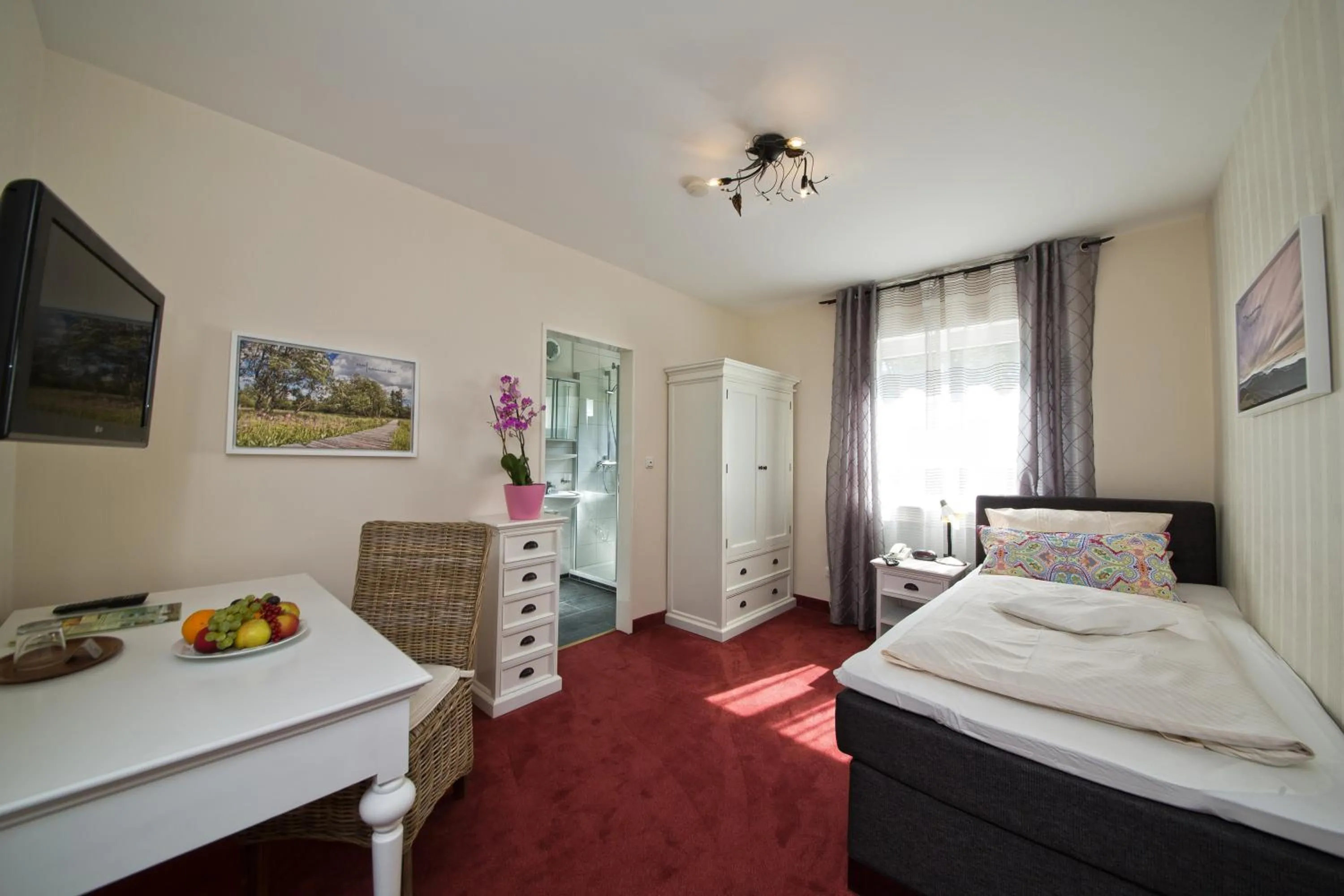 Property building, Bed in Hotel Jägerhof