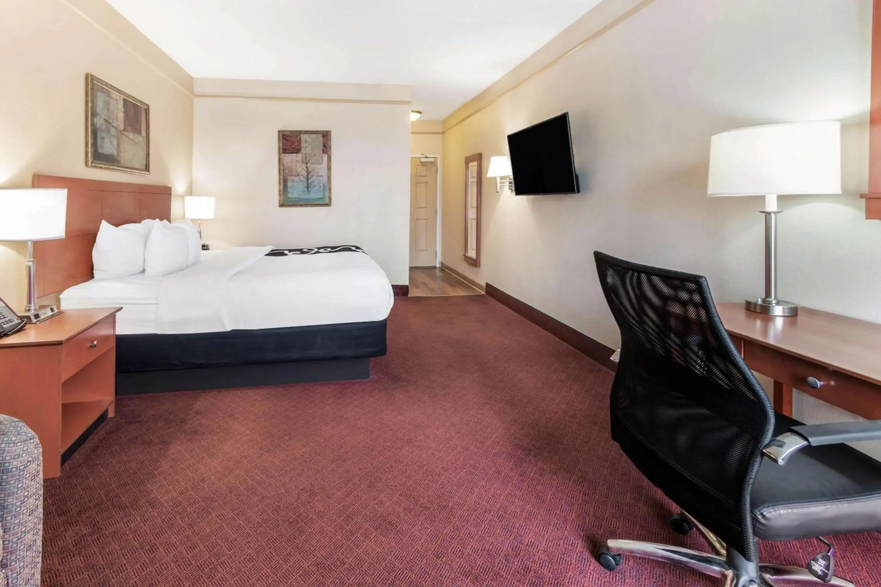 Photo of the whole room, Bed in La Quinta by Wyndham Hobbs Photo of the whole room, Bed in La Quinta by Wyndham Hobbs