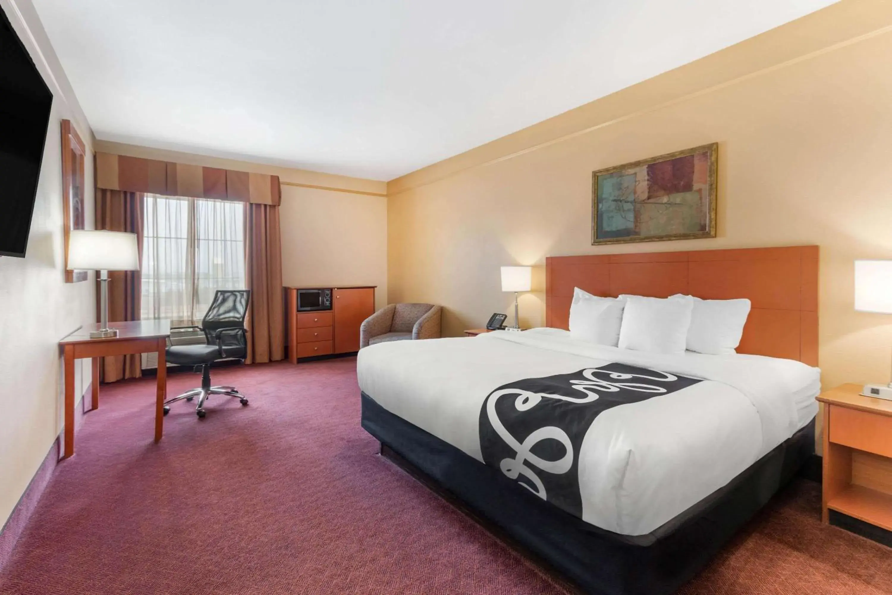 Photo of the whole room, Bed in La Quinta by Wyndham Hobbs Photo of the whole room, Bed in La Quinta by Wyndham Hobbs