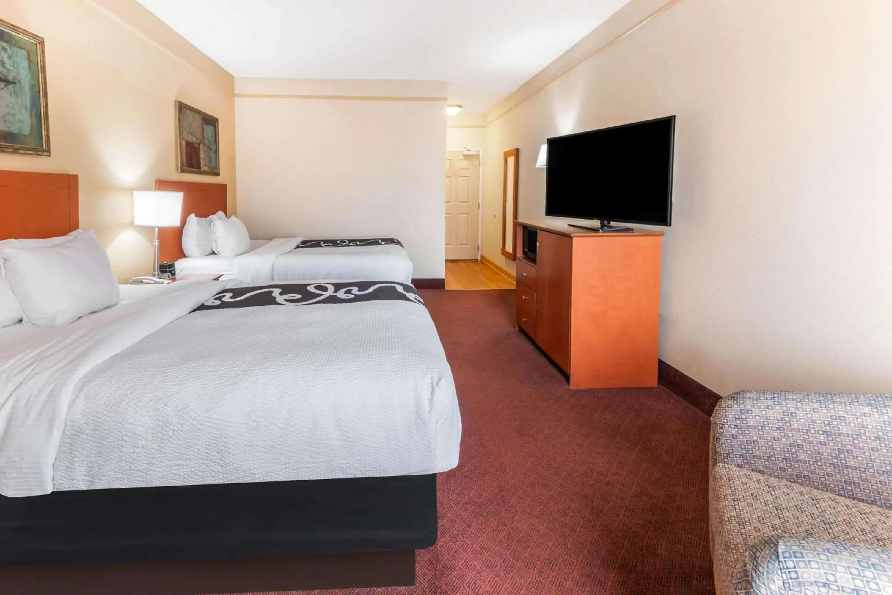 Photo of the whole room, Bed in La Quinta by Wyndham Hobbs Photo of the whole room, Bed in La Quinta by Wyndham Hobbs