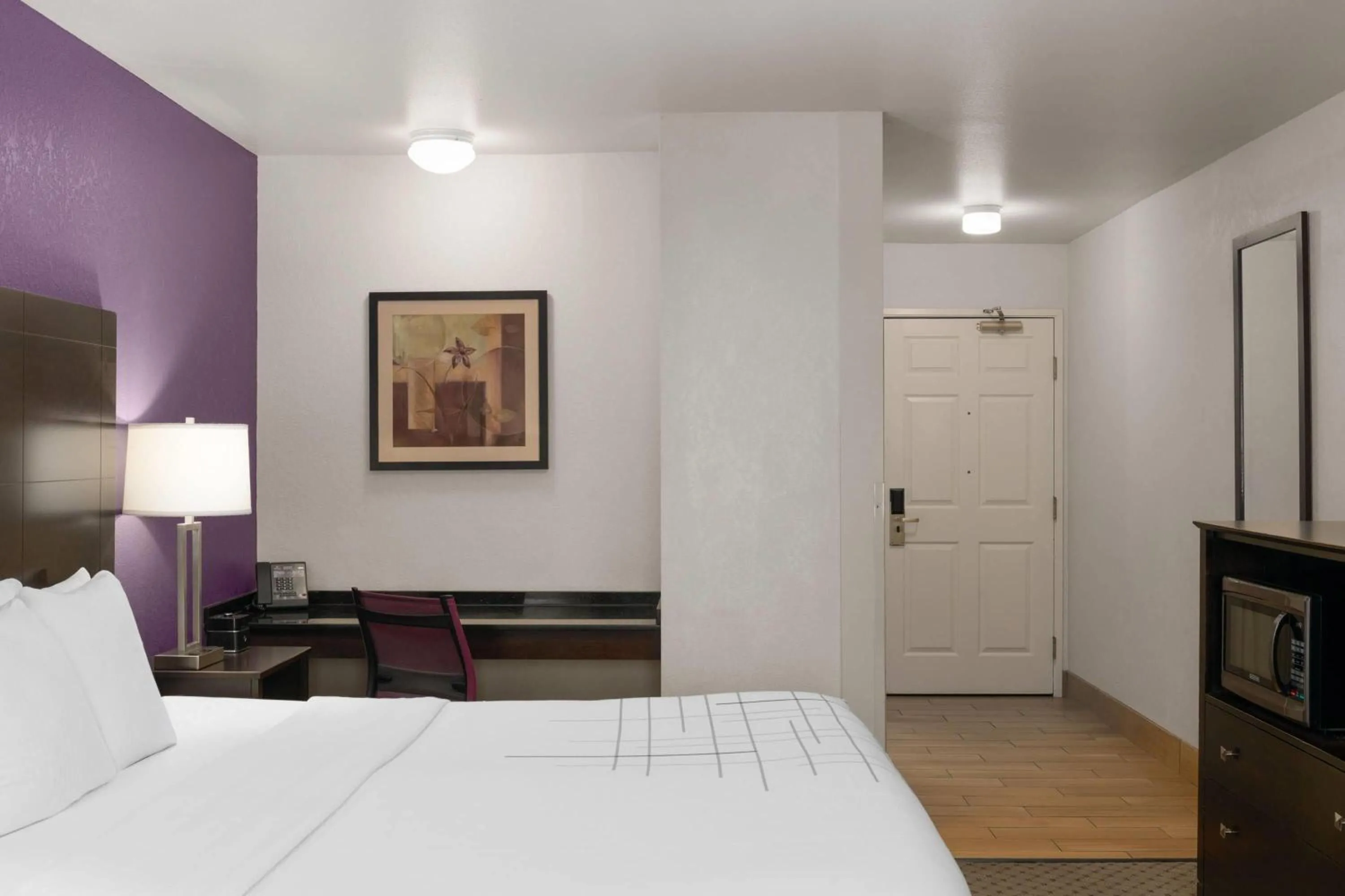 Photo of the whole room, Bed in La Quinta by Wyndham Spokane Valley