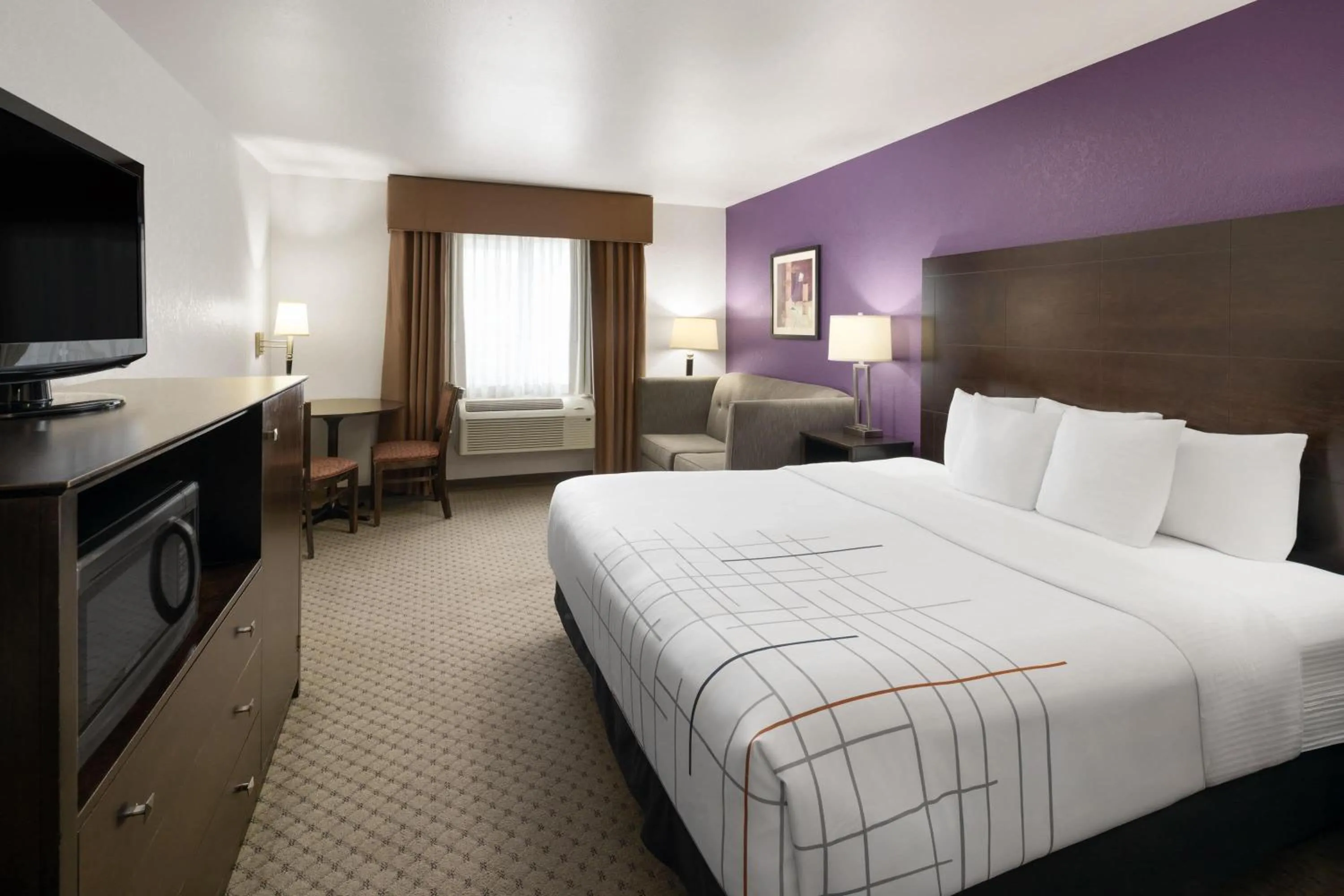 Photo of the whole room, Bed in La Quinta by Wyndham Spokane Valley