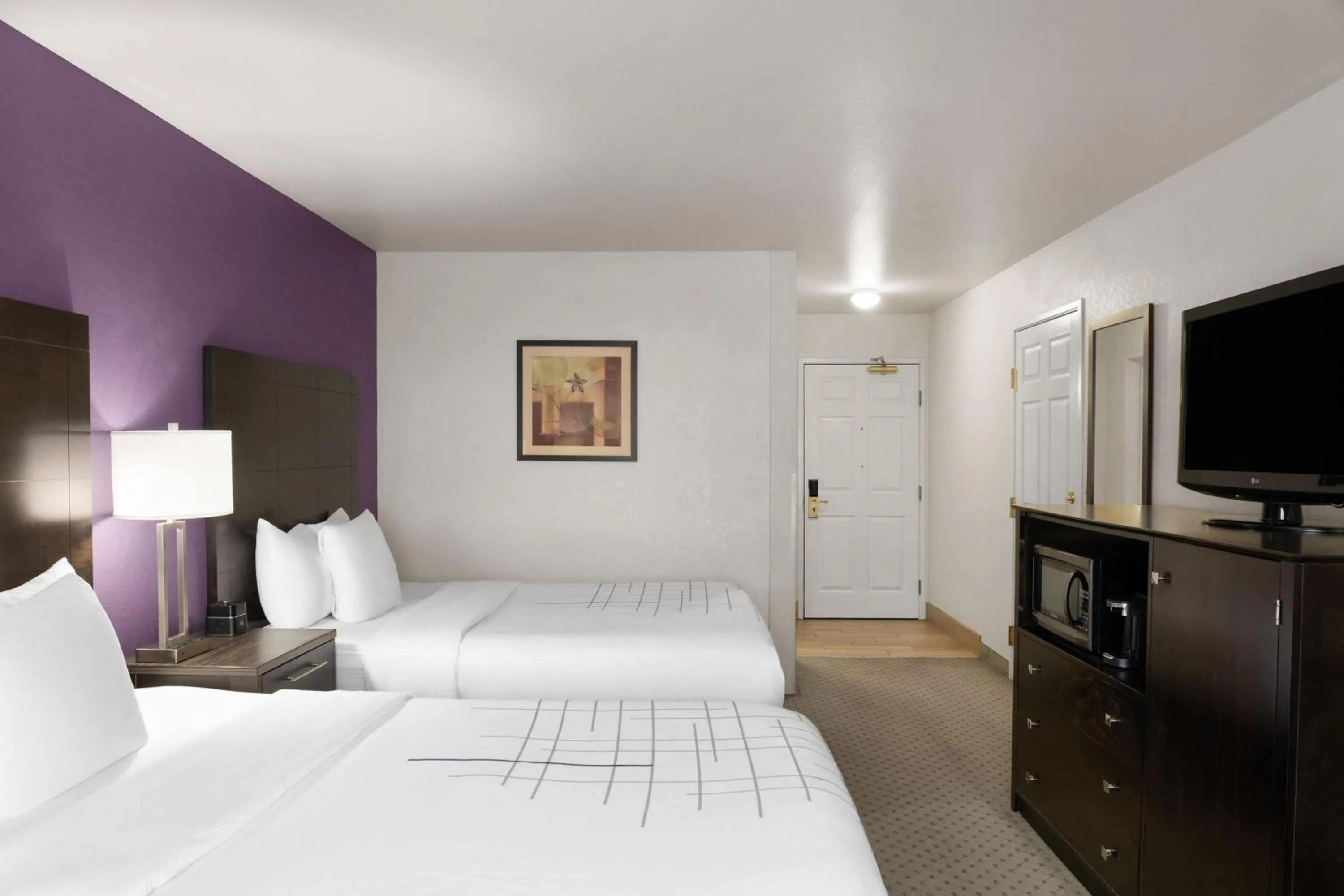 Photo of the whole room, Bed in La Quinta by Wyndham Spokane Valley