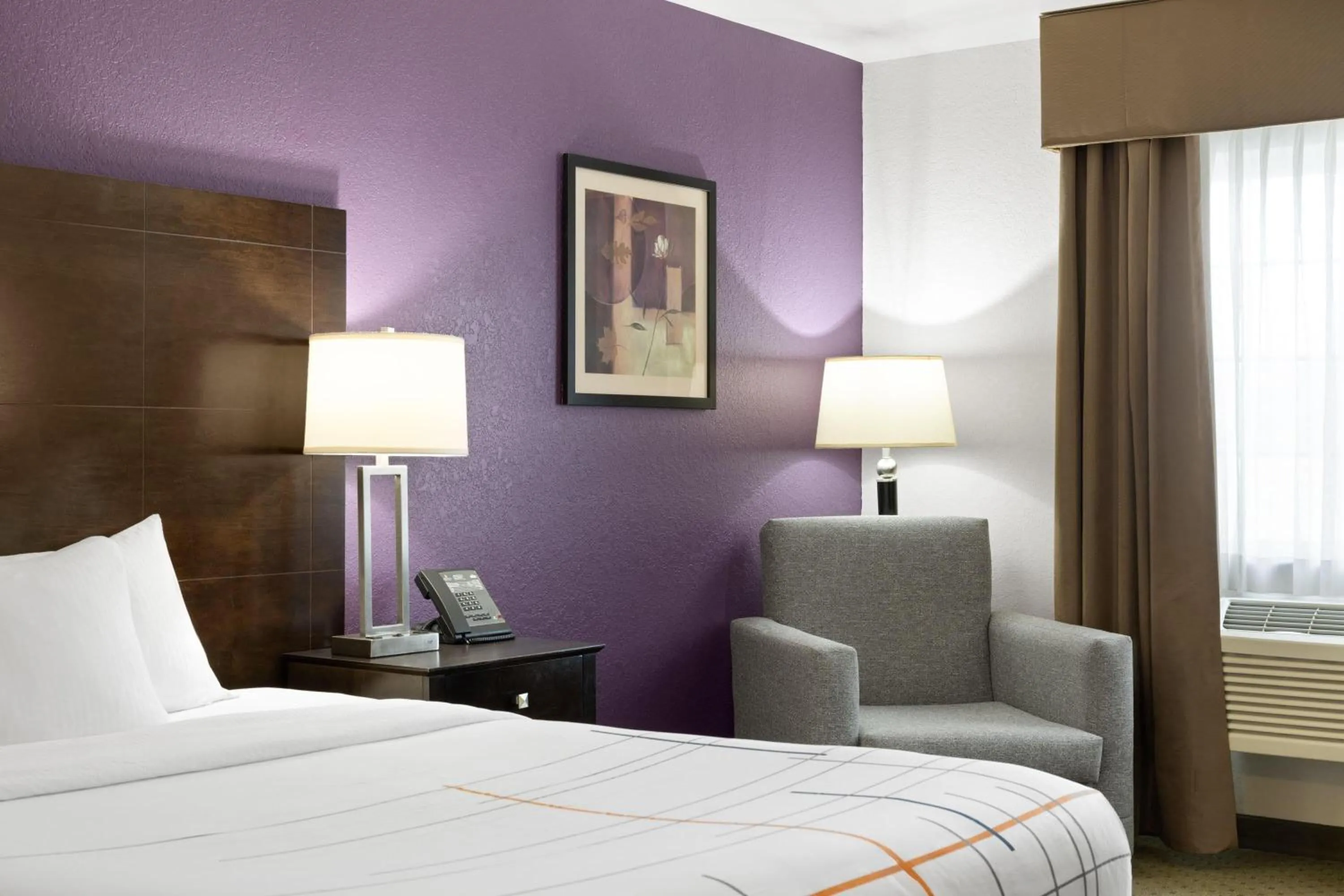 Photo of the whole room, Bed in La Quinta by Wyndham Spokane Valley