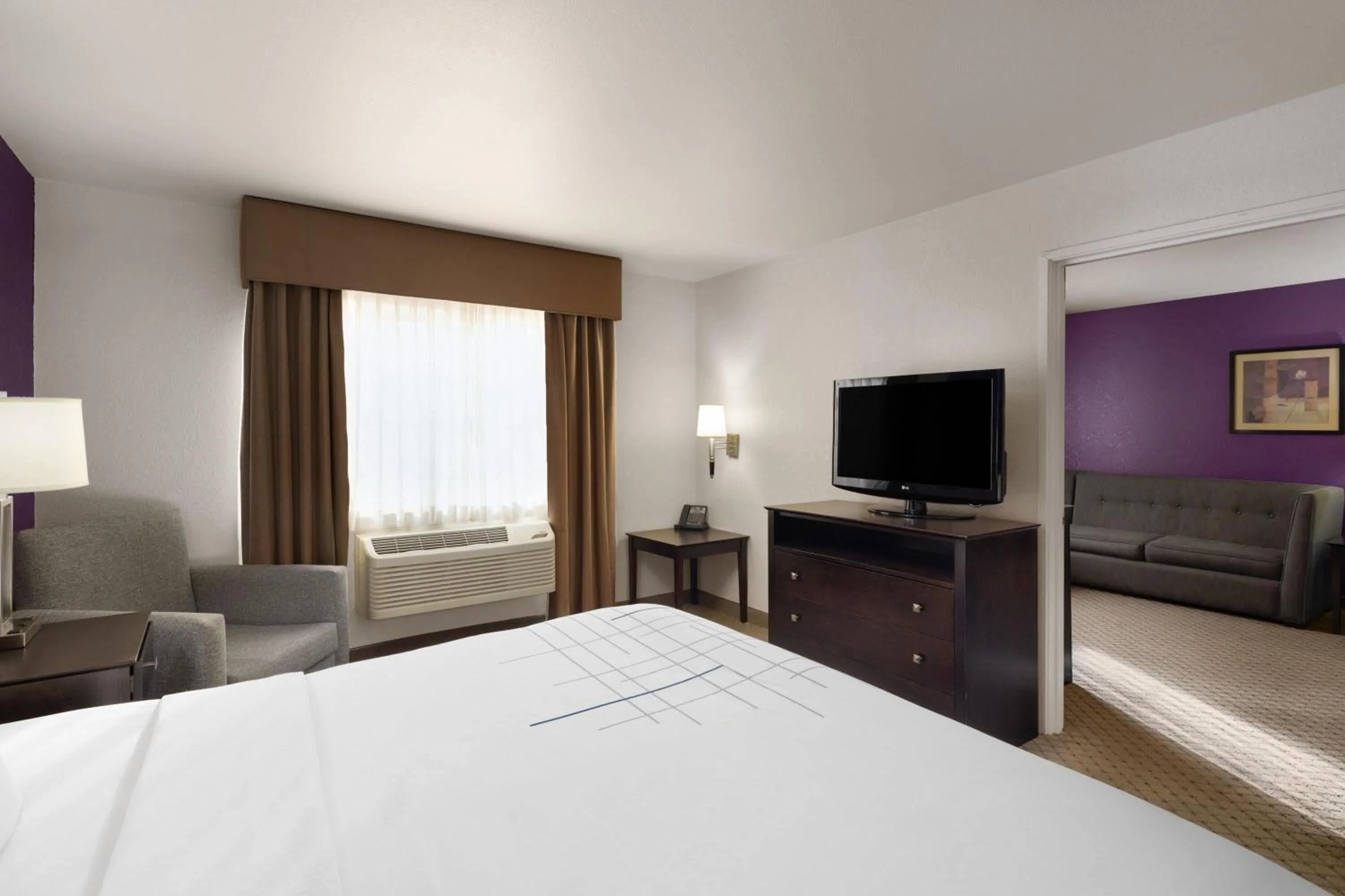 Photo of the whole room, Bed in La Quinta by Wyndham Spokane Valley