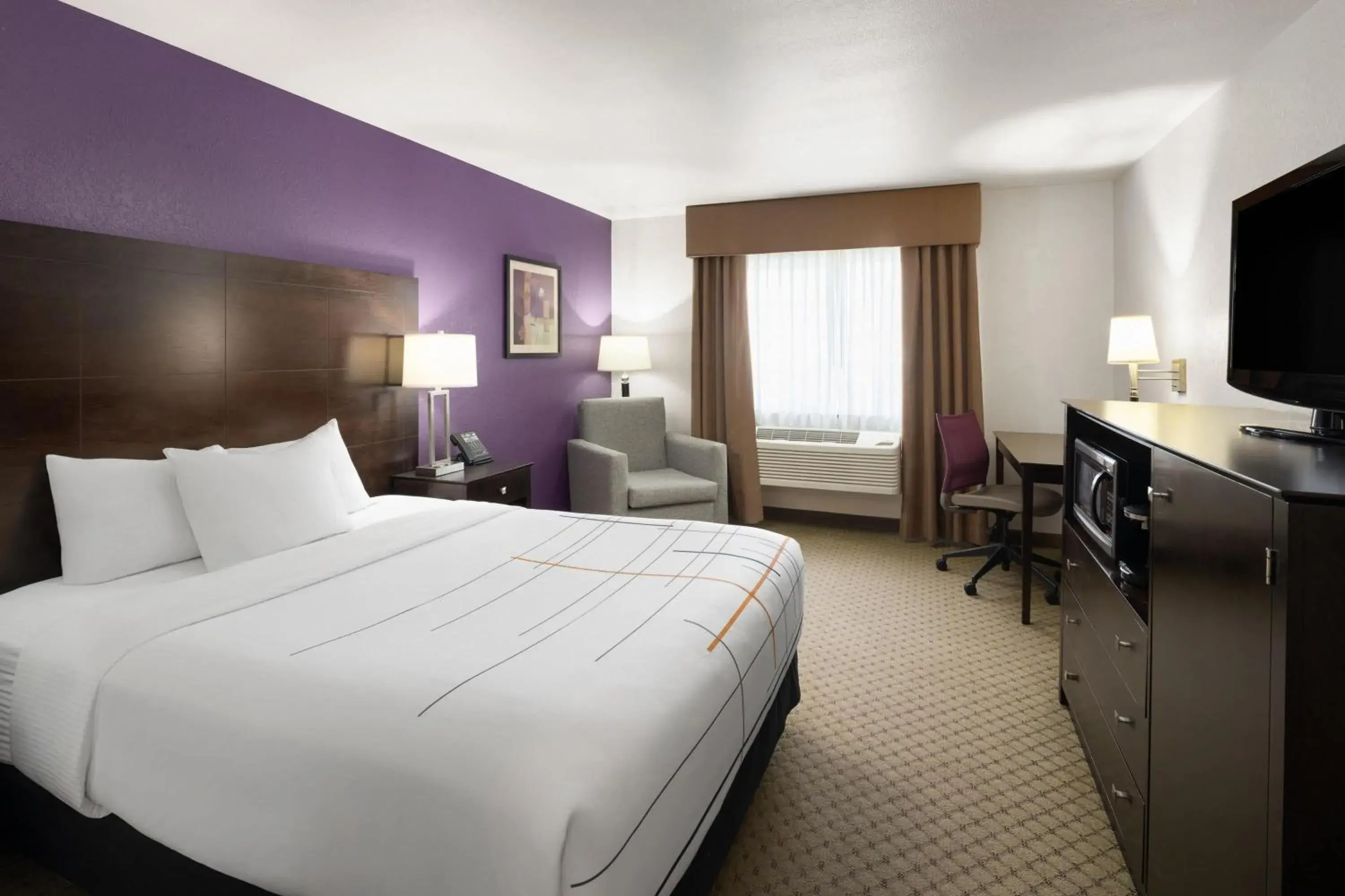 Photo of the whole room, Bed in La Quinta by Wyndham Spokane Valley Photo of the whole room, Bed in La Quinta by Wyndham Spokane Valley