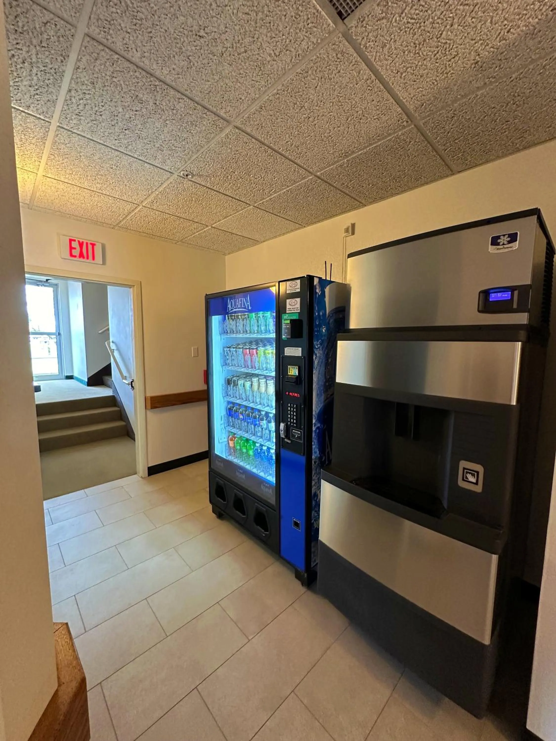 vending machine in Peppermill Empress Inn
