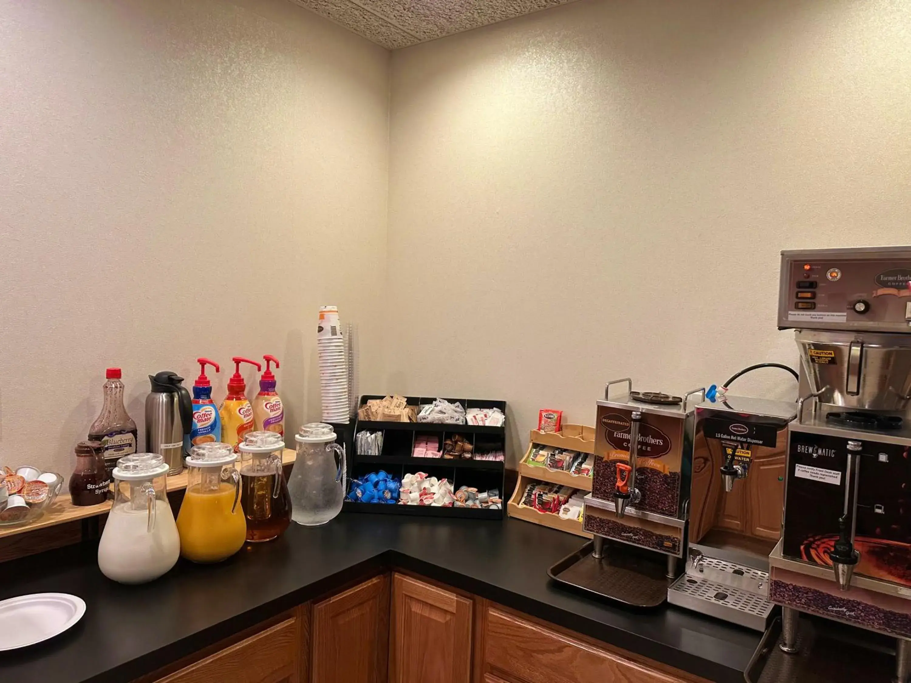 Breakfast in Peppermill Empress Inn Breakfast in Peppermill Empress Inn