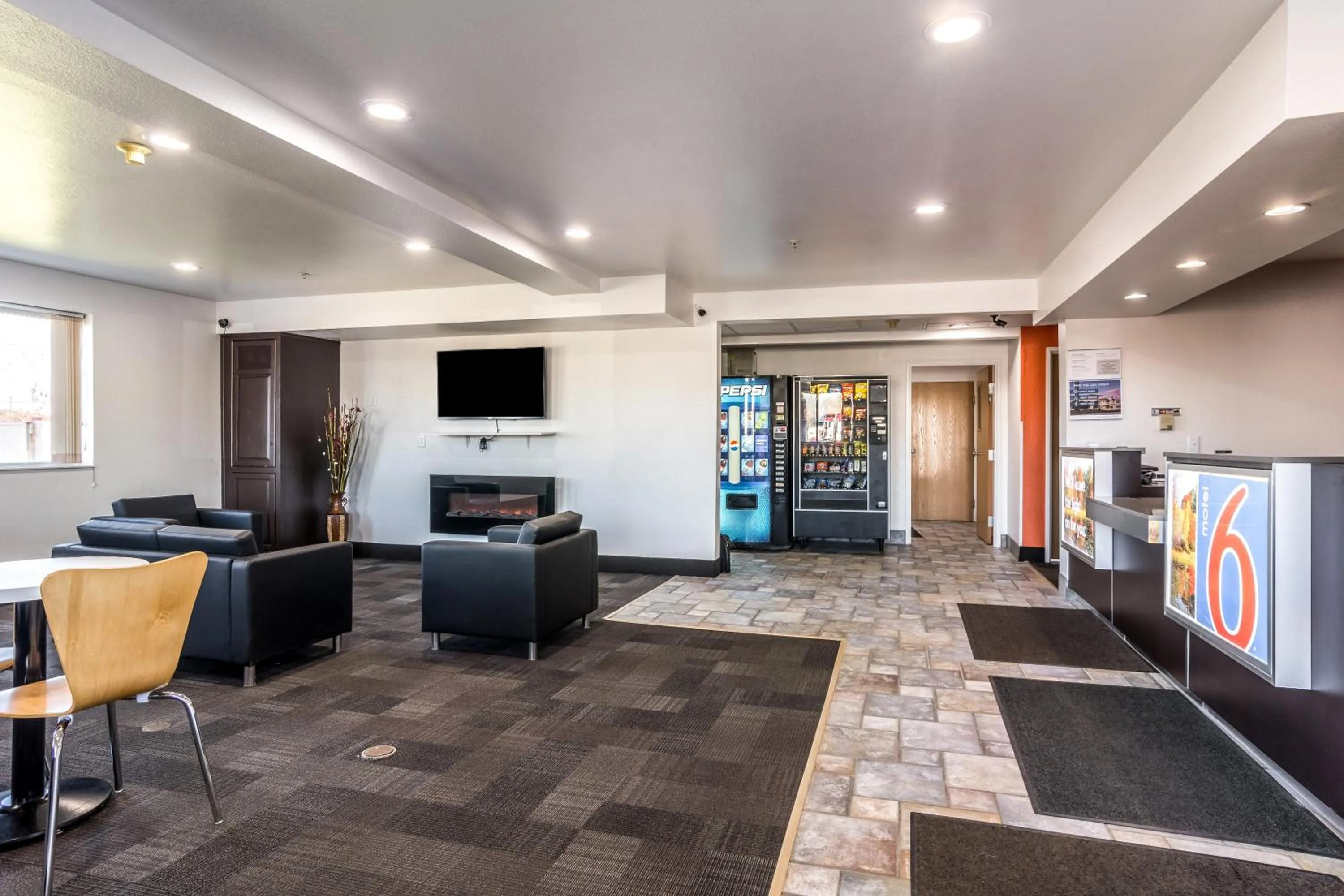 Lobby or reception in Motel 6-Barkeyville, PA