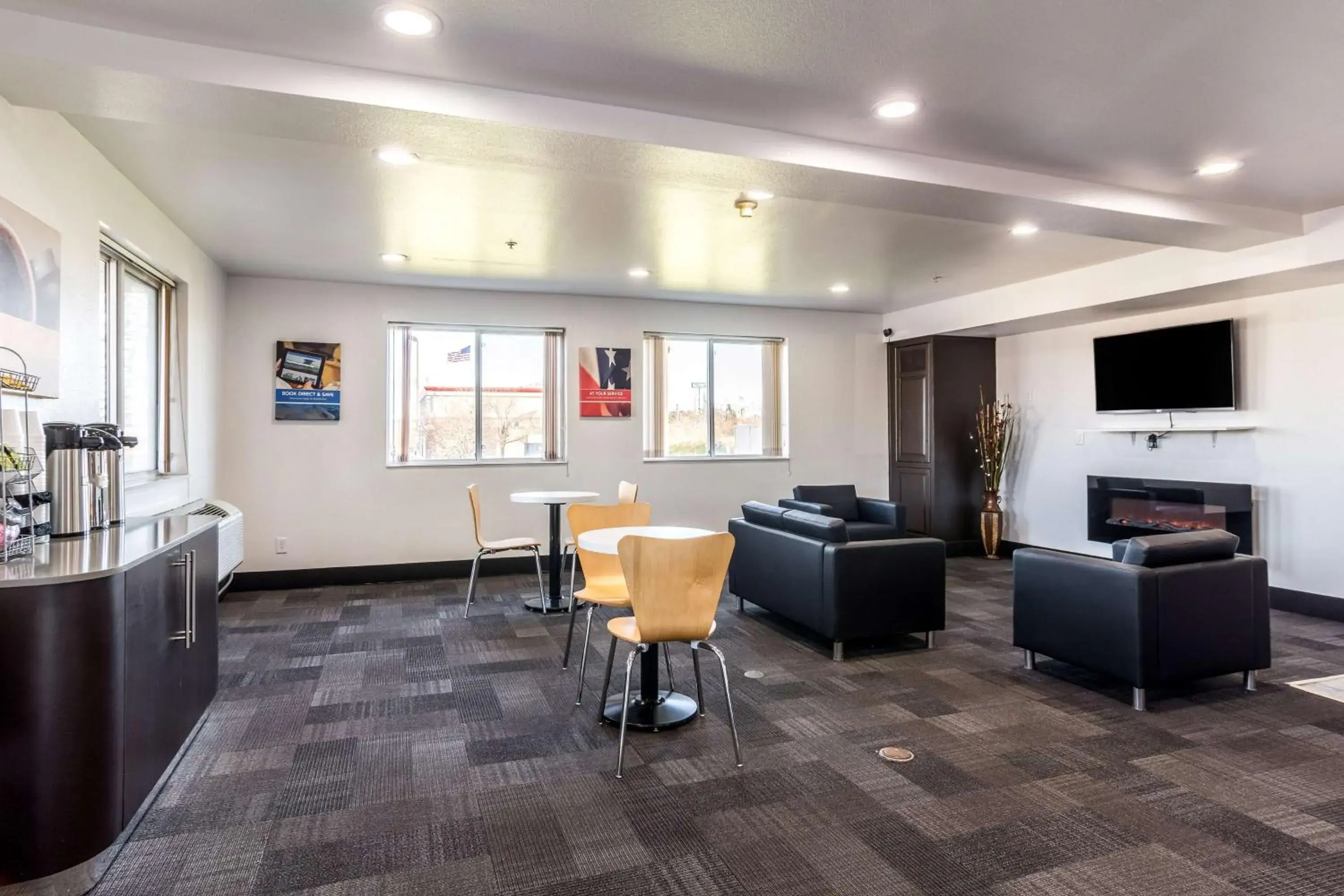 Lobby or reception in Motel 6-Barkeyville, PA Lobby or reception in Motel 6-Barkeyville, PA