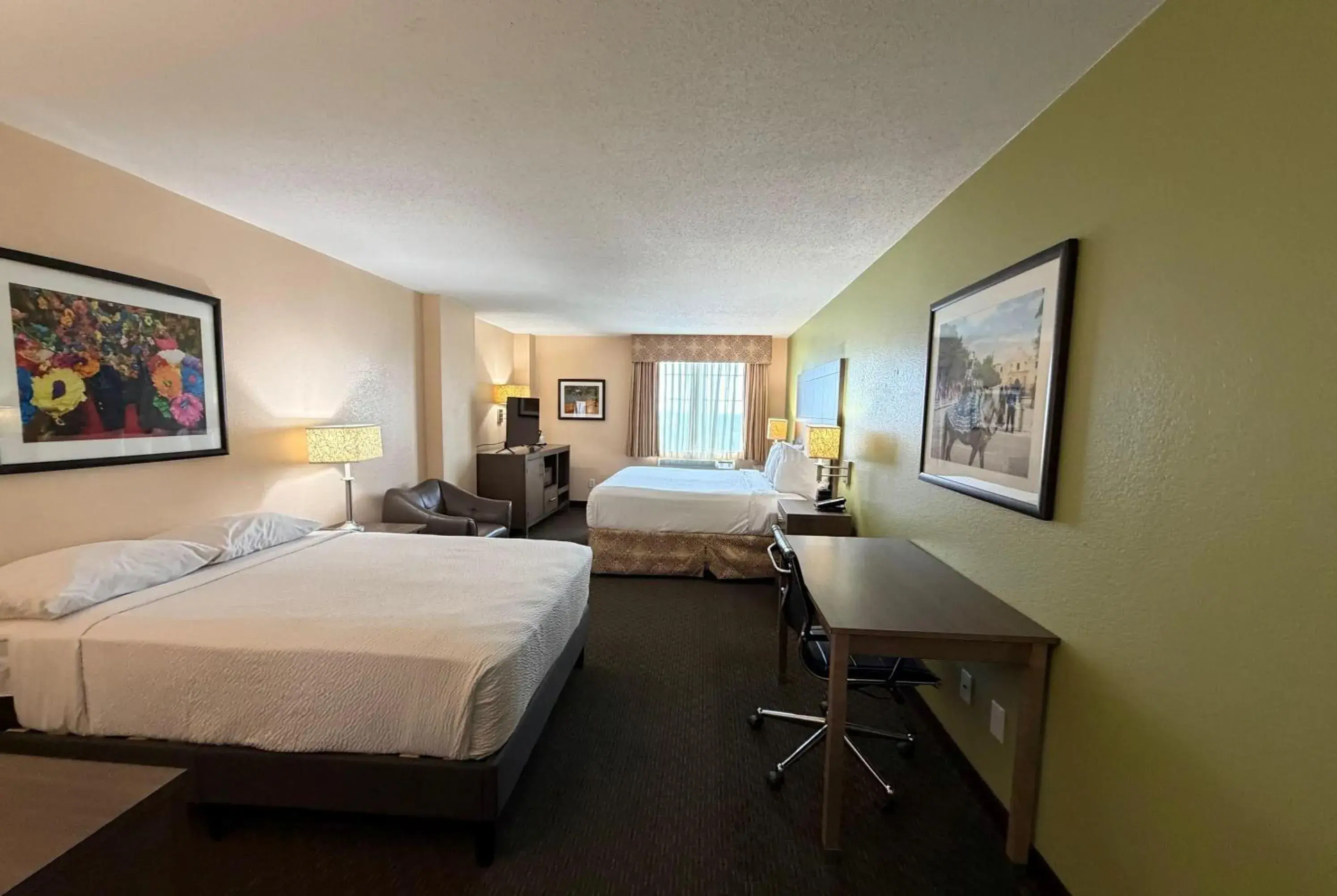 Bed in La Quinta by Wyndham San Antonio Medical Ctr. NW Bed in La Quinta by Wyndham San Antonio Medical Ctr. NW