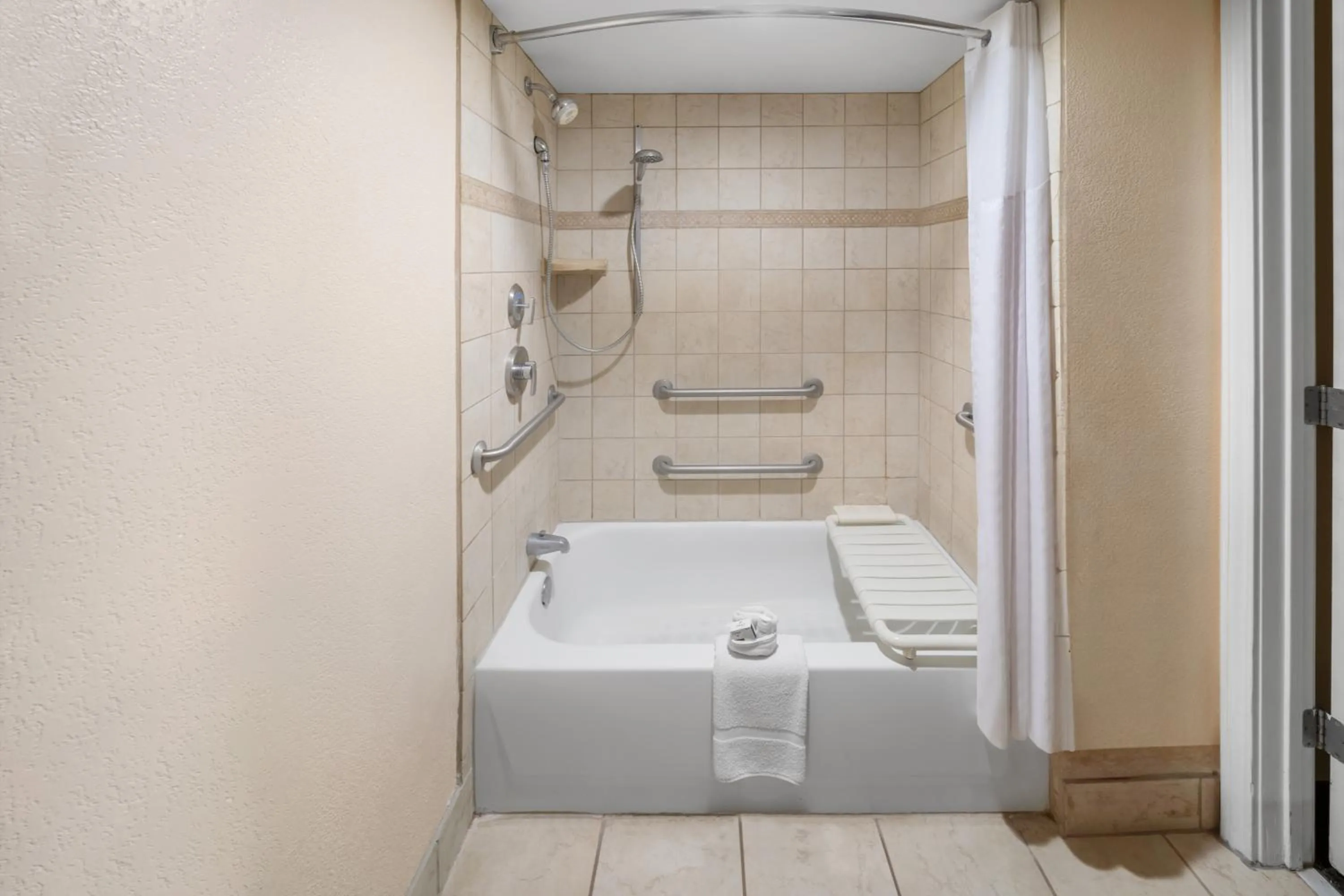 Bathroom in La Quinta by Wyndham San Antonio Medical Ctr. NW
