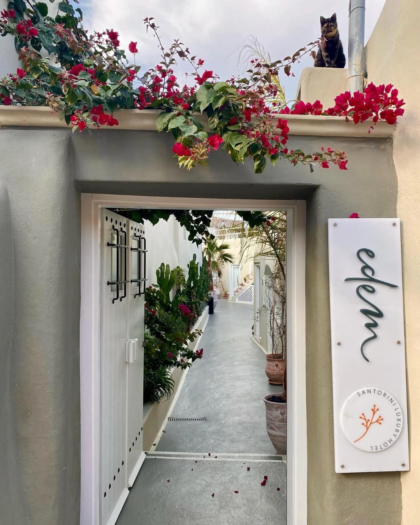 Facade/entrance in Edem Boutique Suites