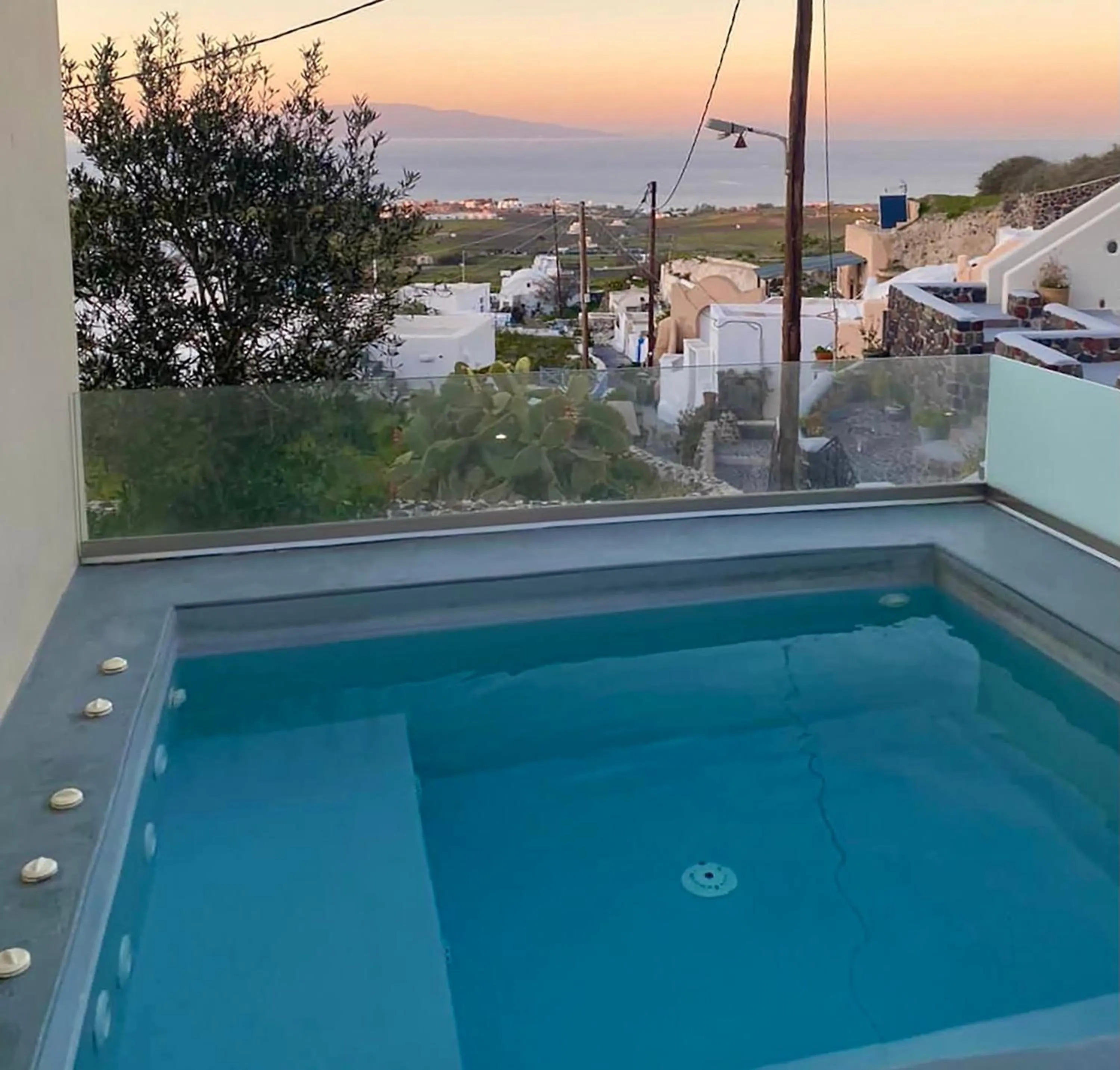 Hot Tub in Edem Boutique Suites