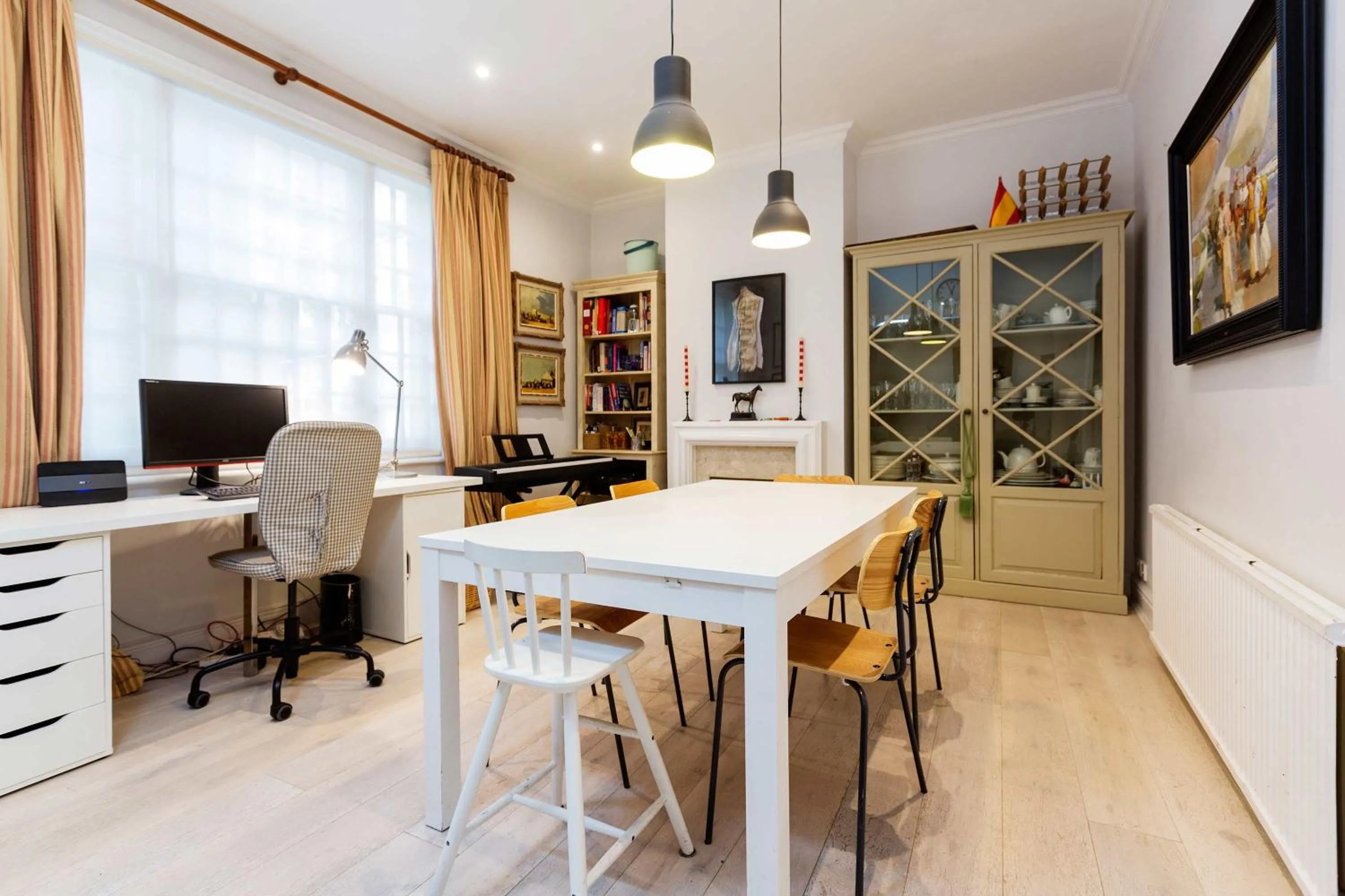 Dining area in Veeve - A Kensington Mews