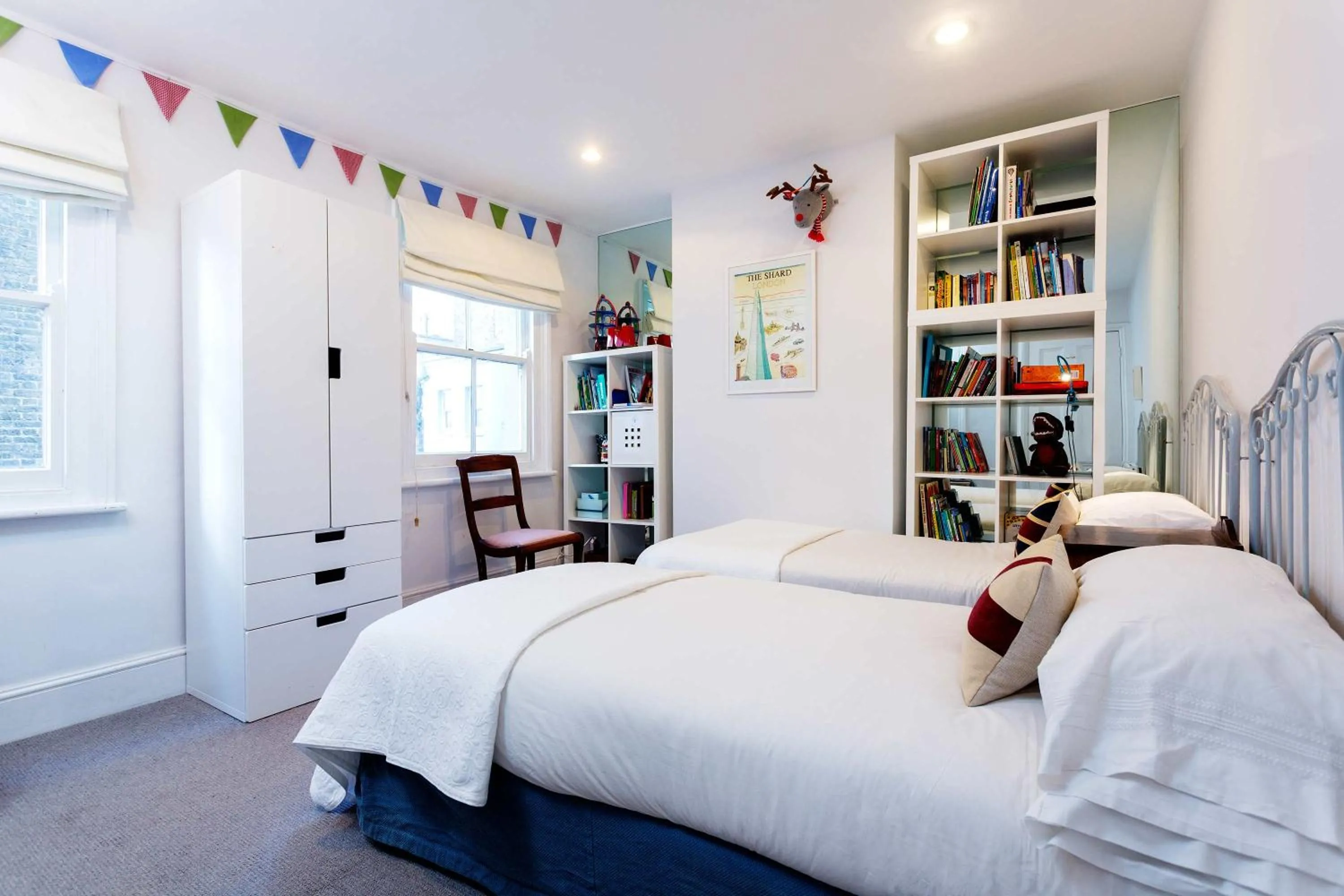Bedroom, Bed in Veeve - A Kensington Mews