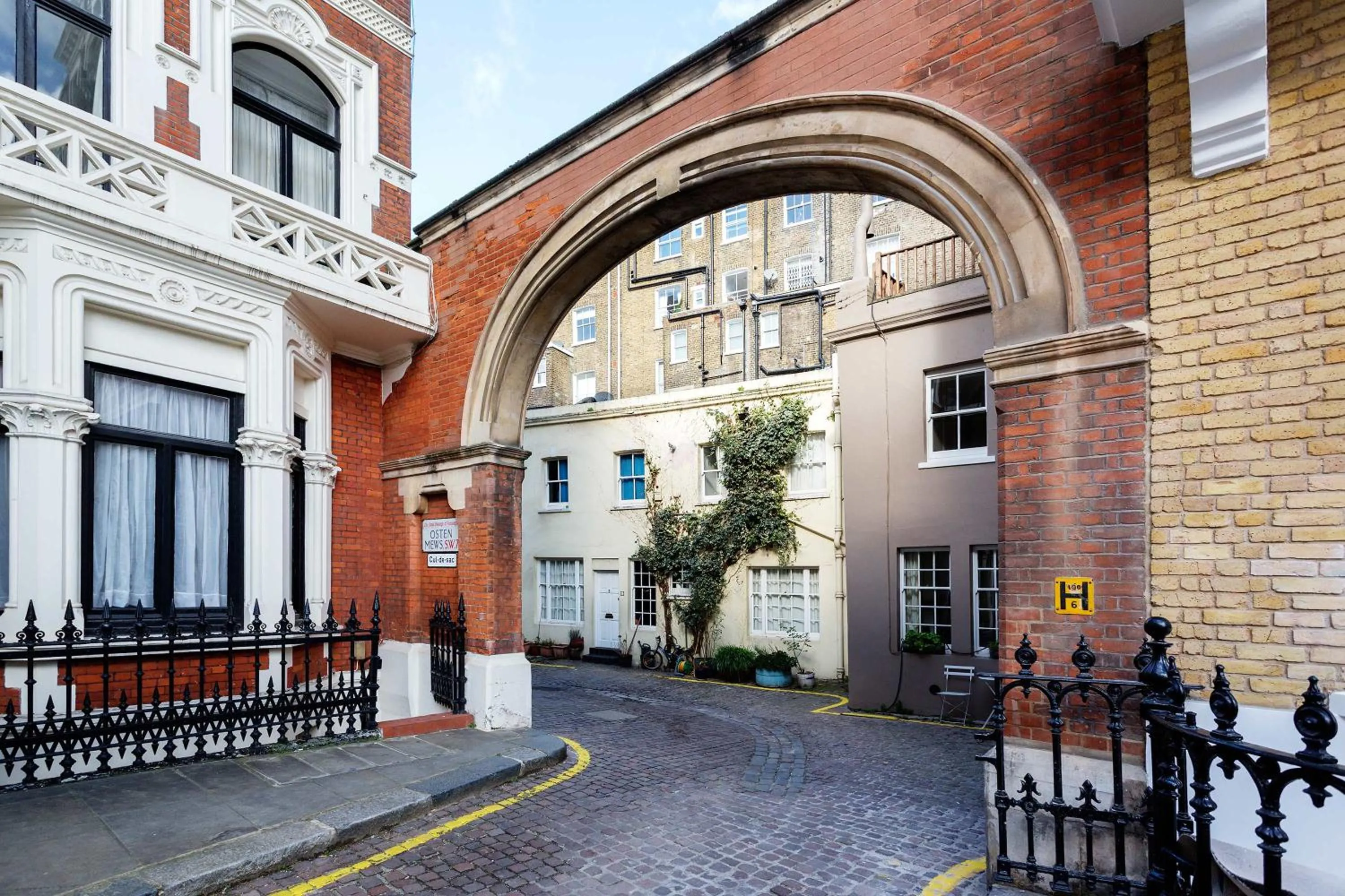 Area and facilities in Veeve - A Kensington Mews