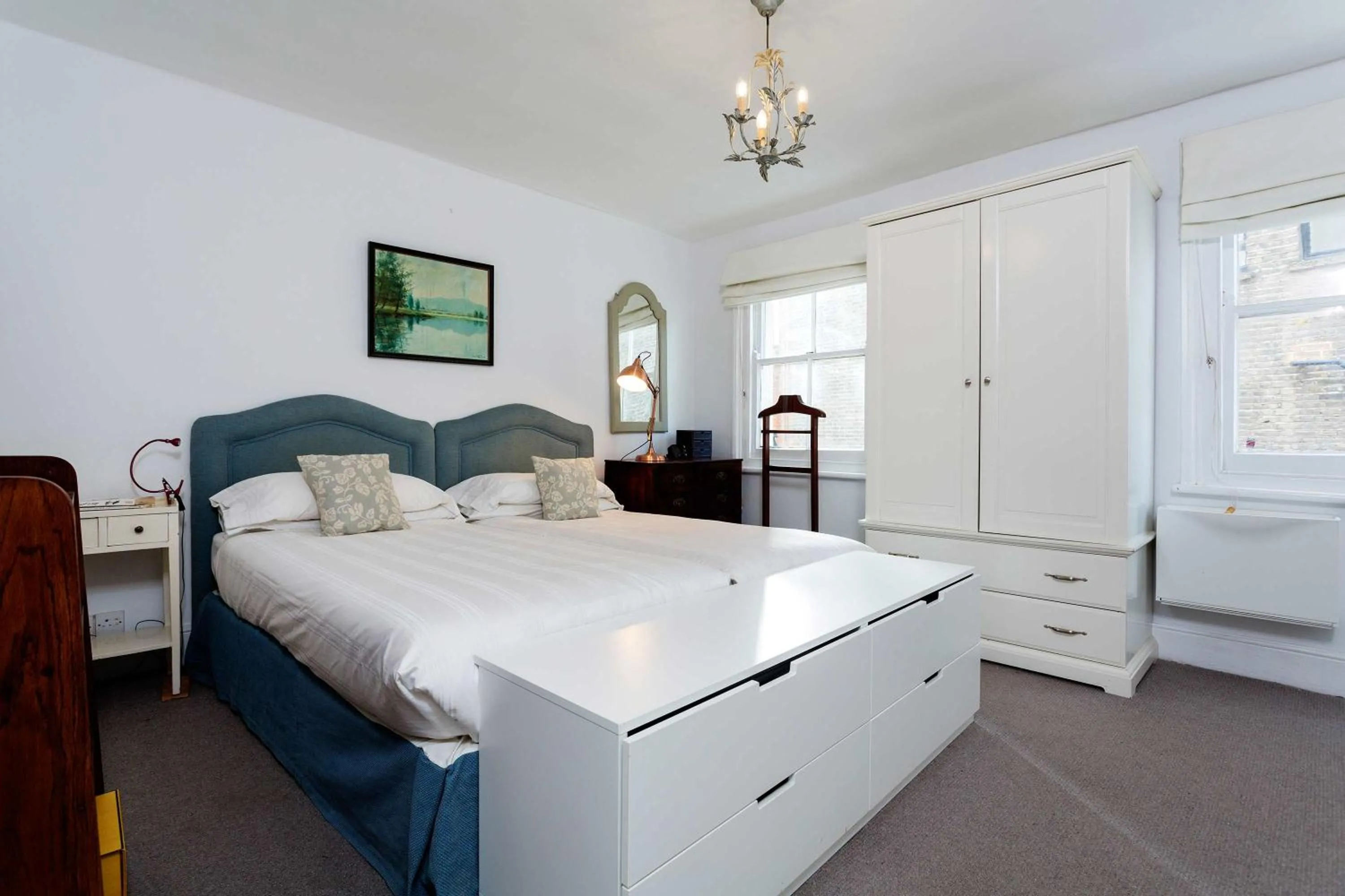 Bedroom, Bed in Veeve - A Kensington Mews