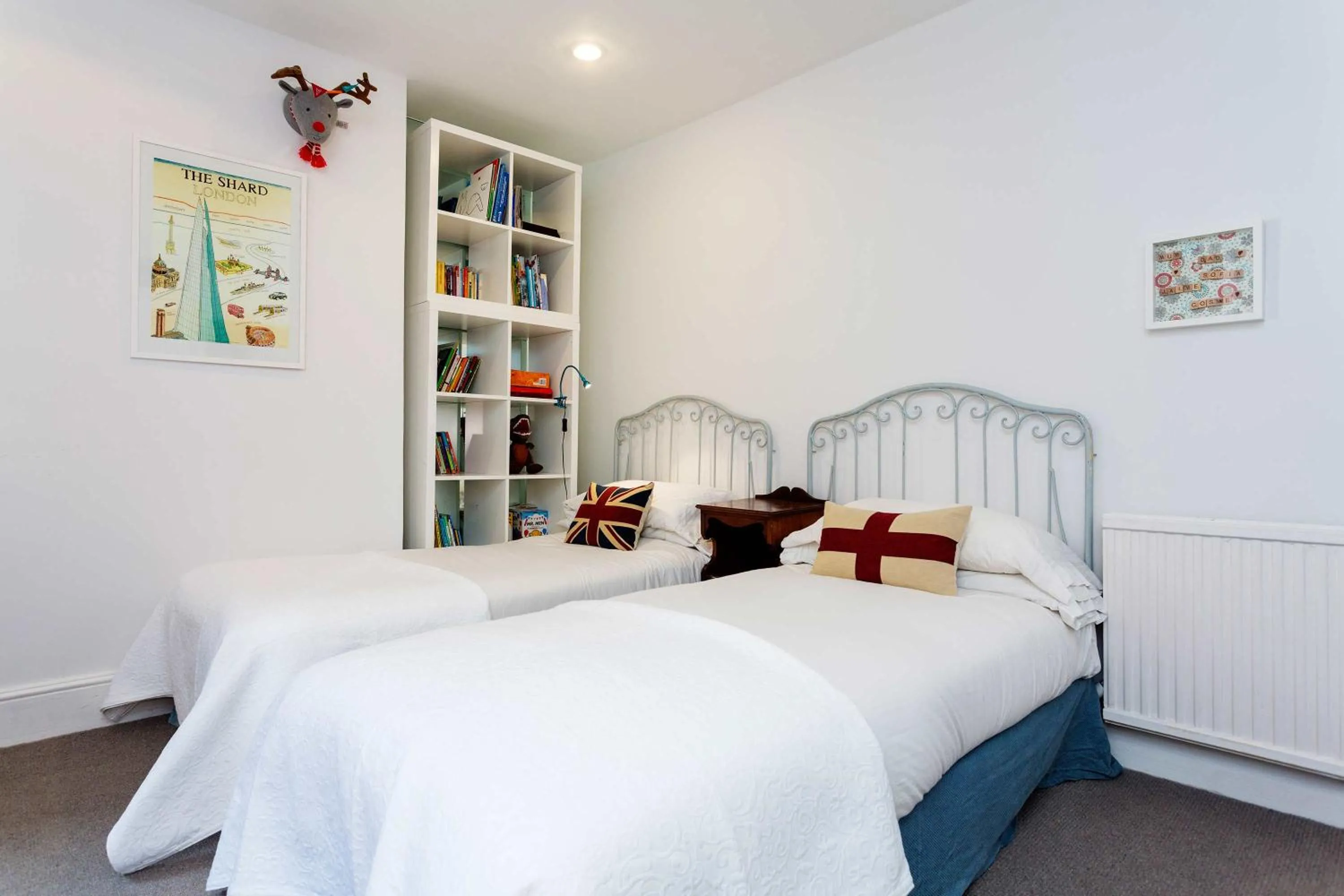 Bedroom, Bed in Veeve - A Kensington Mews