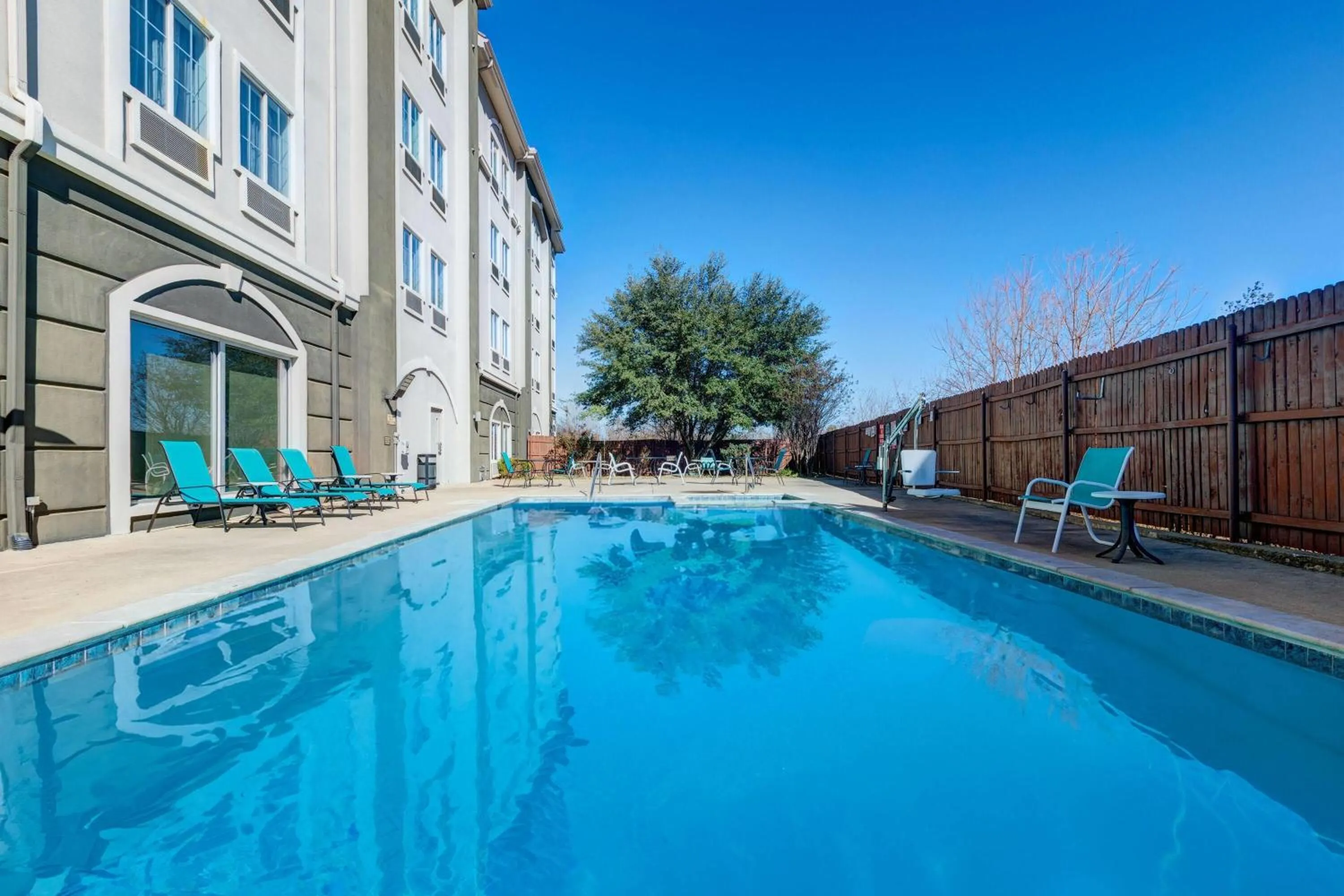 Swimming pool in La Quinta Inn and Suites by Wyndham Paris