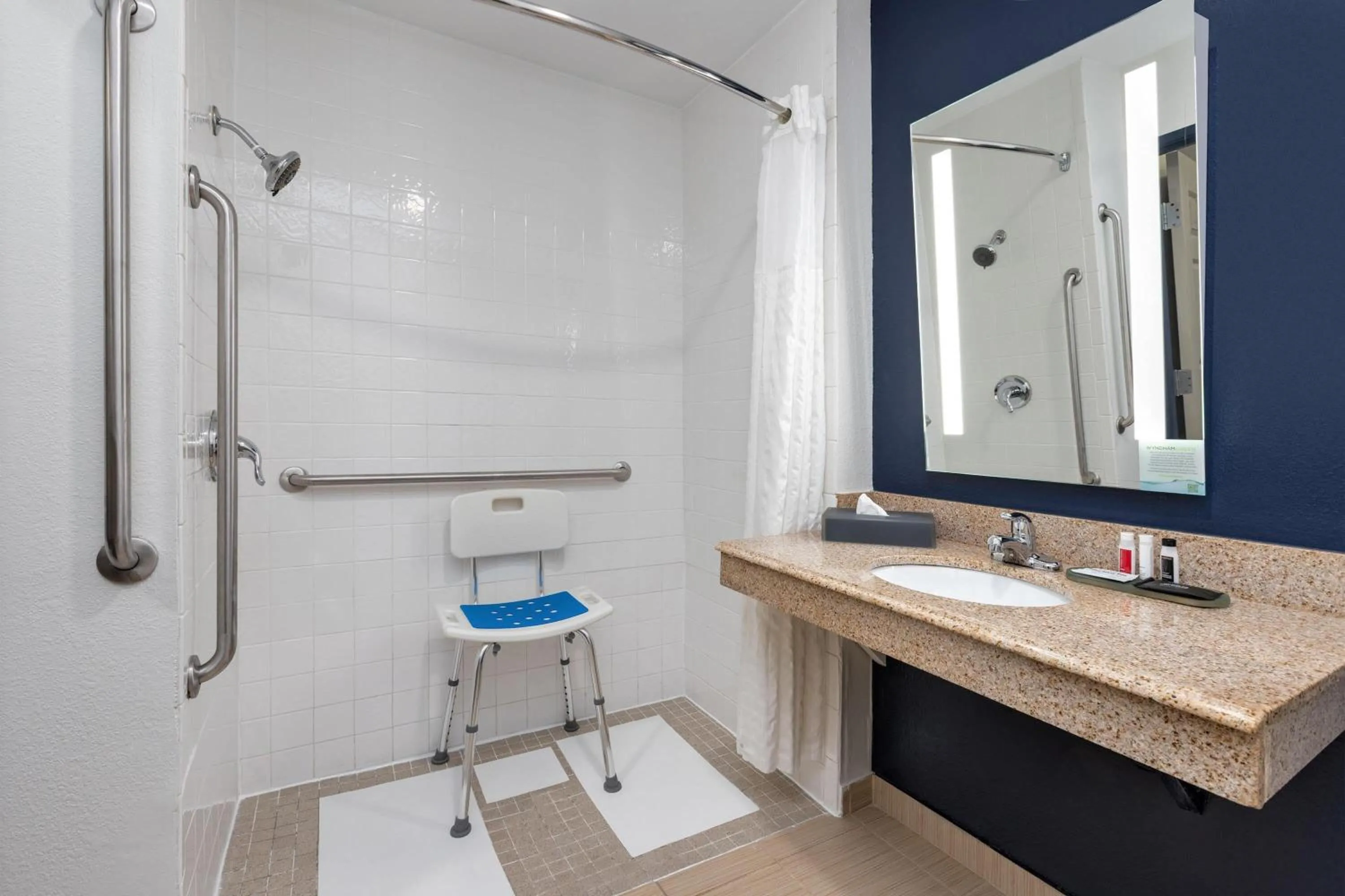 Shower in La Quinta Inn and Suites by Wyndham Paris