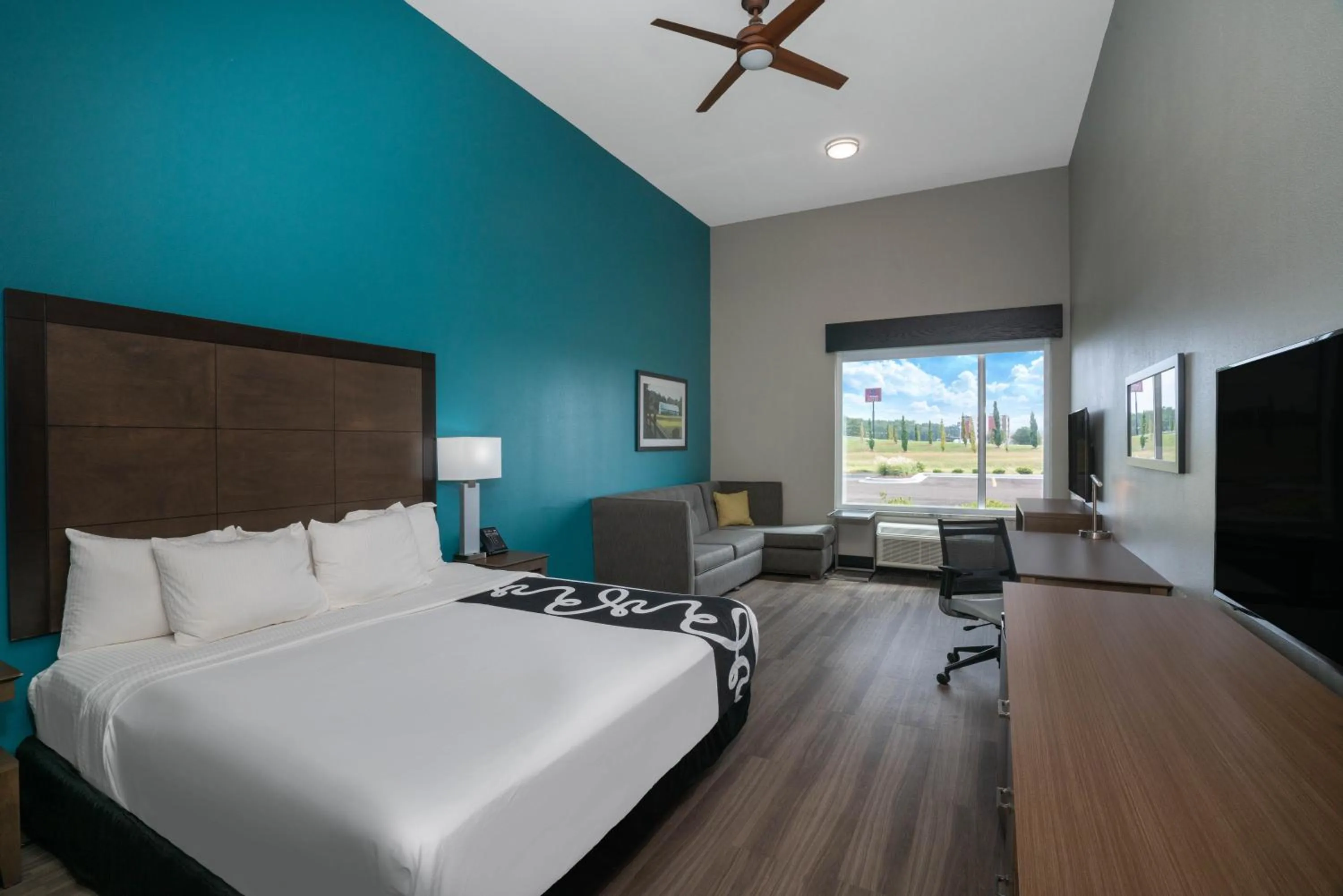 Bed in La Quinta by Wyndham West Memphis
