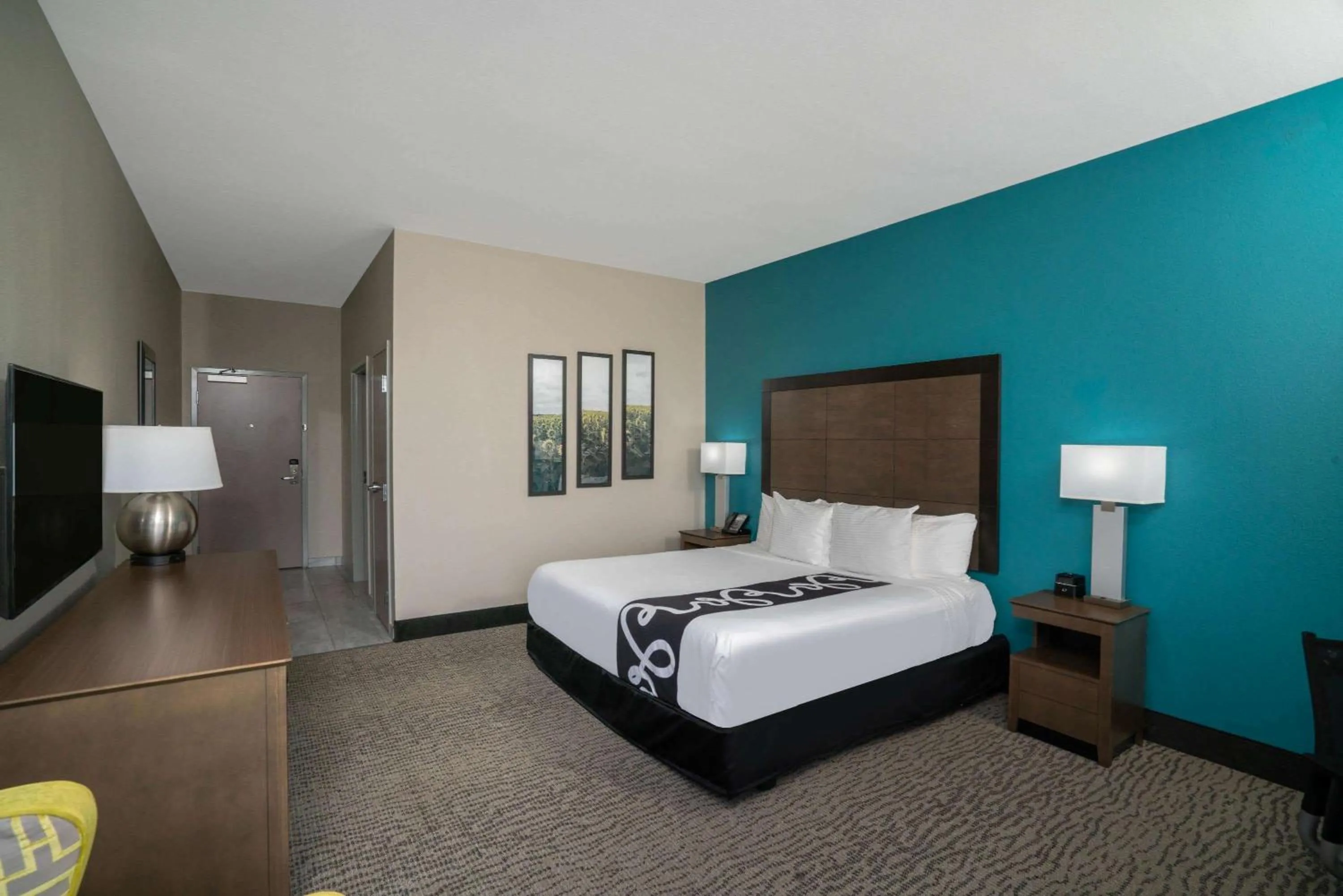 Bedroom, Bed in La Quinta by Wyndham West Memphis