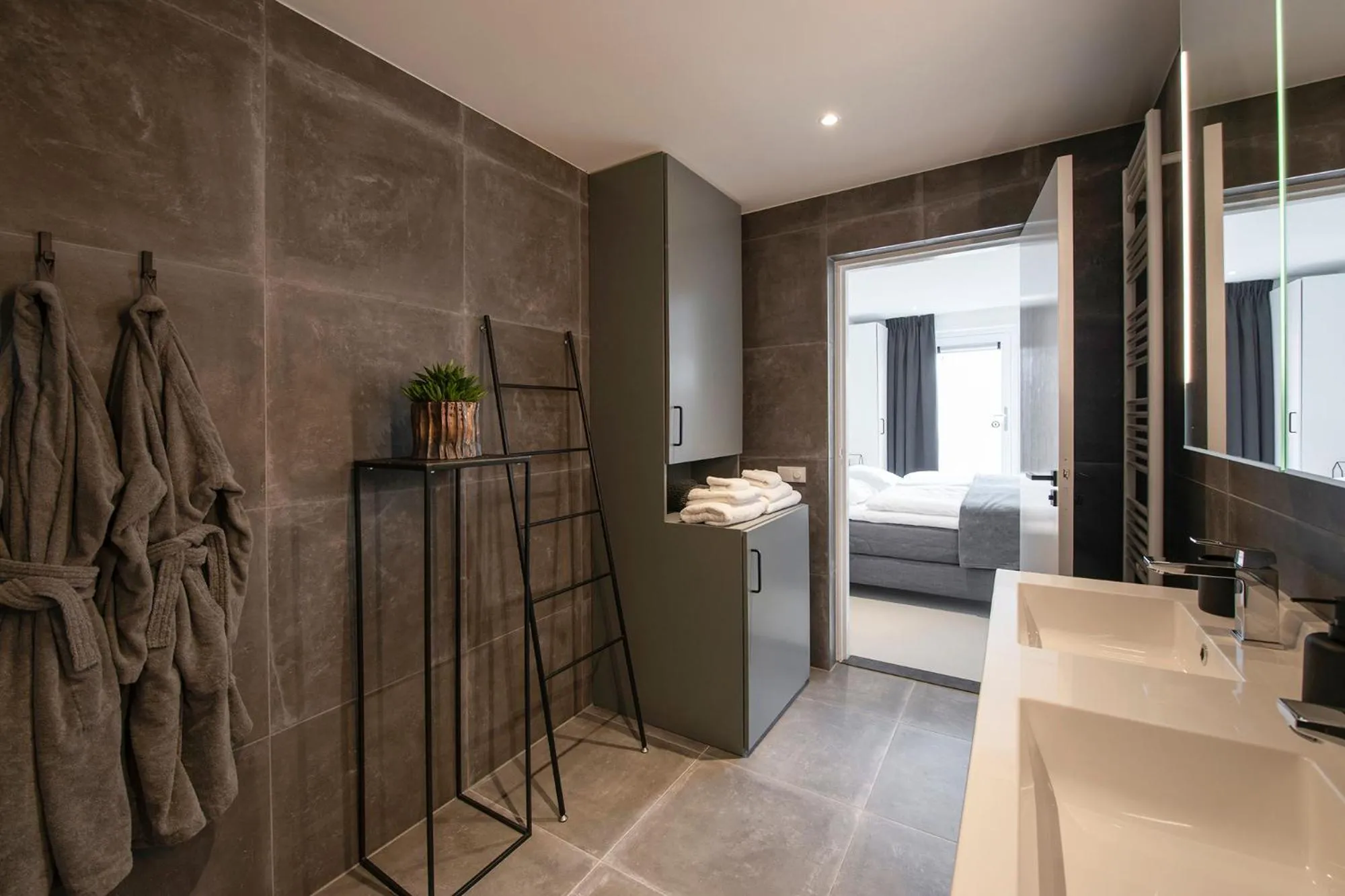 Shower in Longhouse Studio Zandvoort