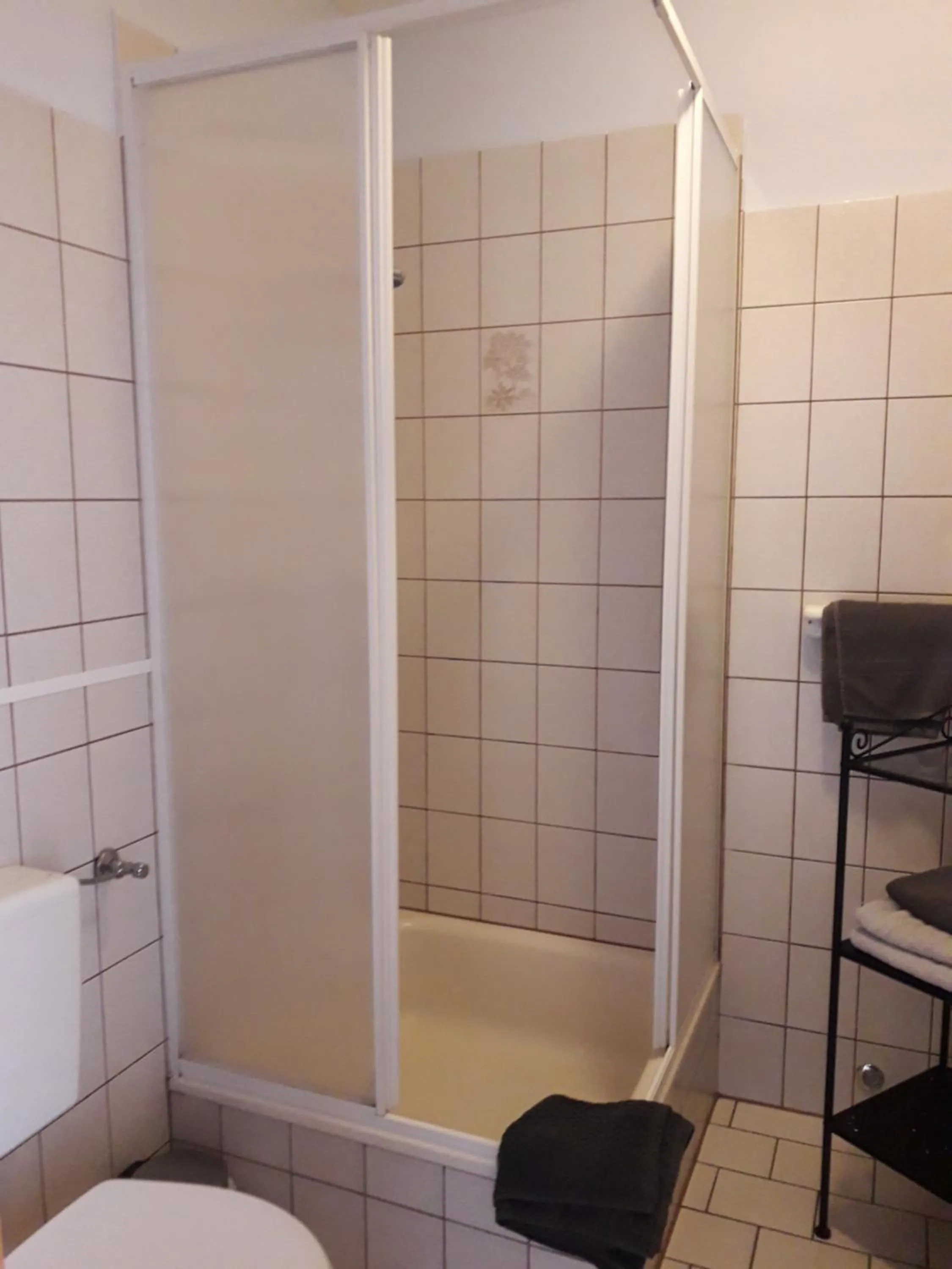 Bathroom in Pension Norddeicher Straße