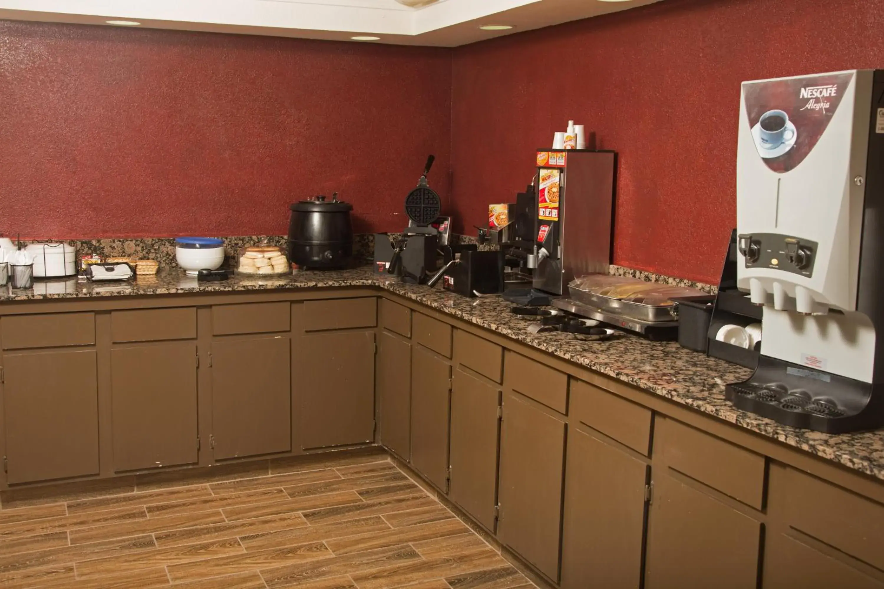 Breakfast in Red Roof Inn Ardmore Breakfast in Red Roof Inn Ardmore